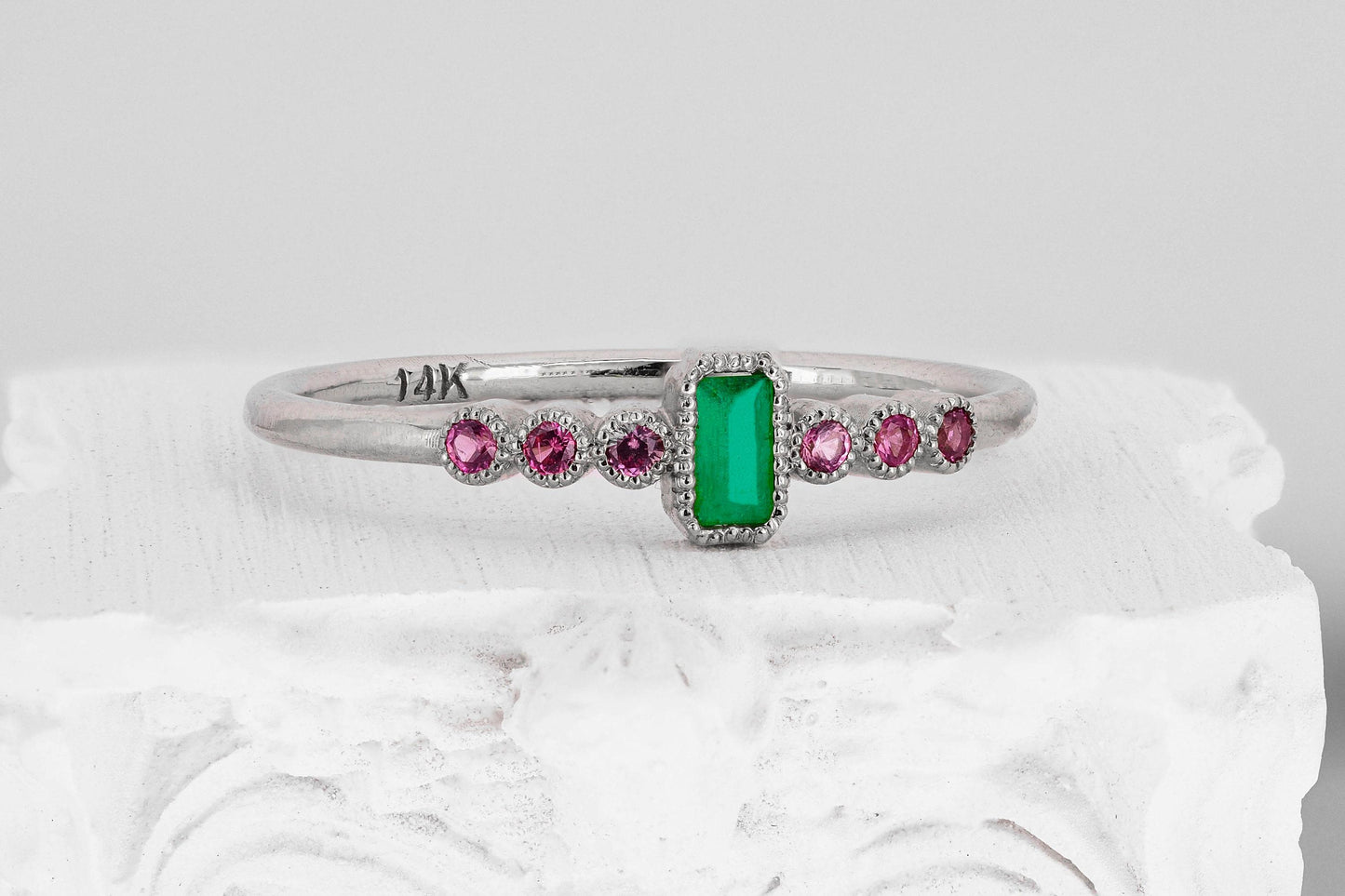 14k gold baguette emerald ring
