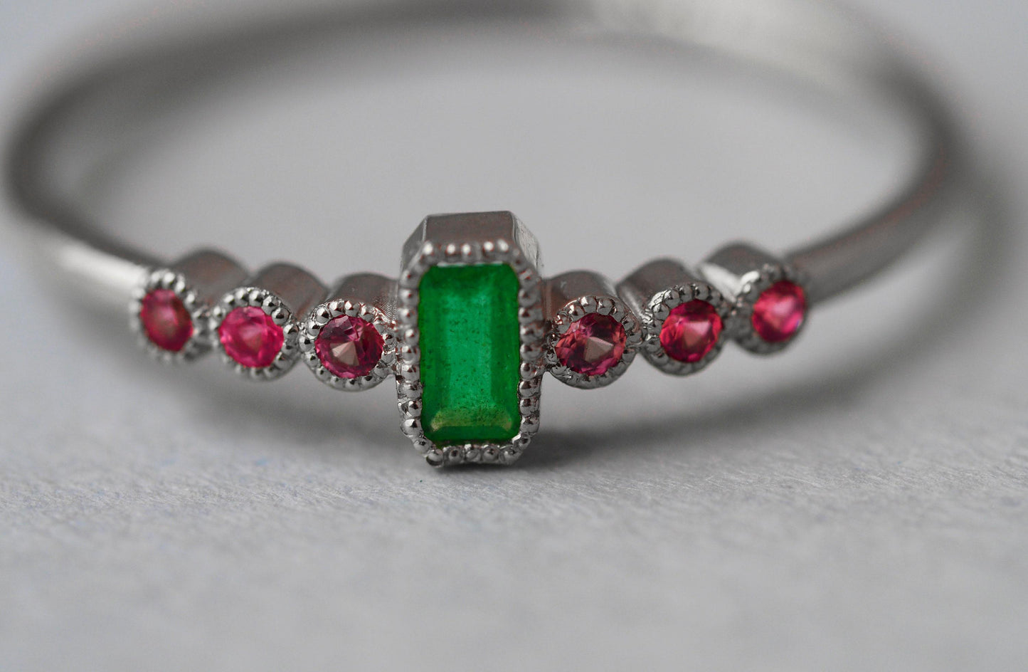 14k gold baguette emerald ring