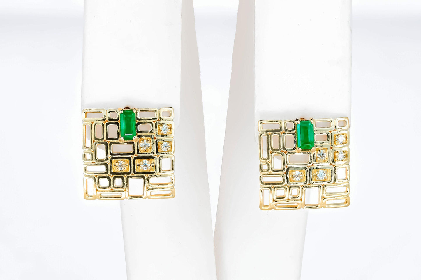 Baguette emerald earrings studs in 14k gold