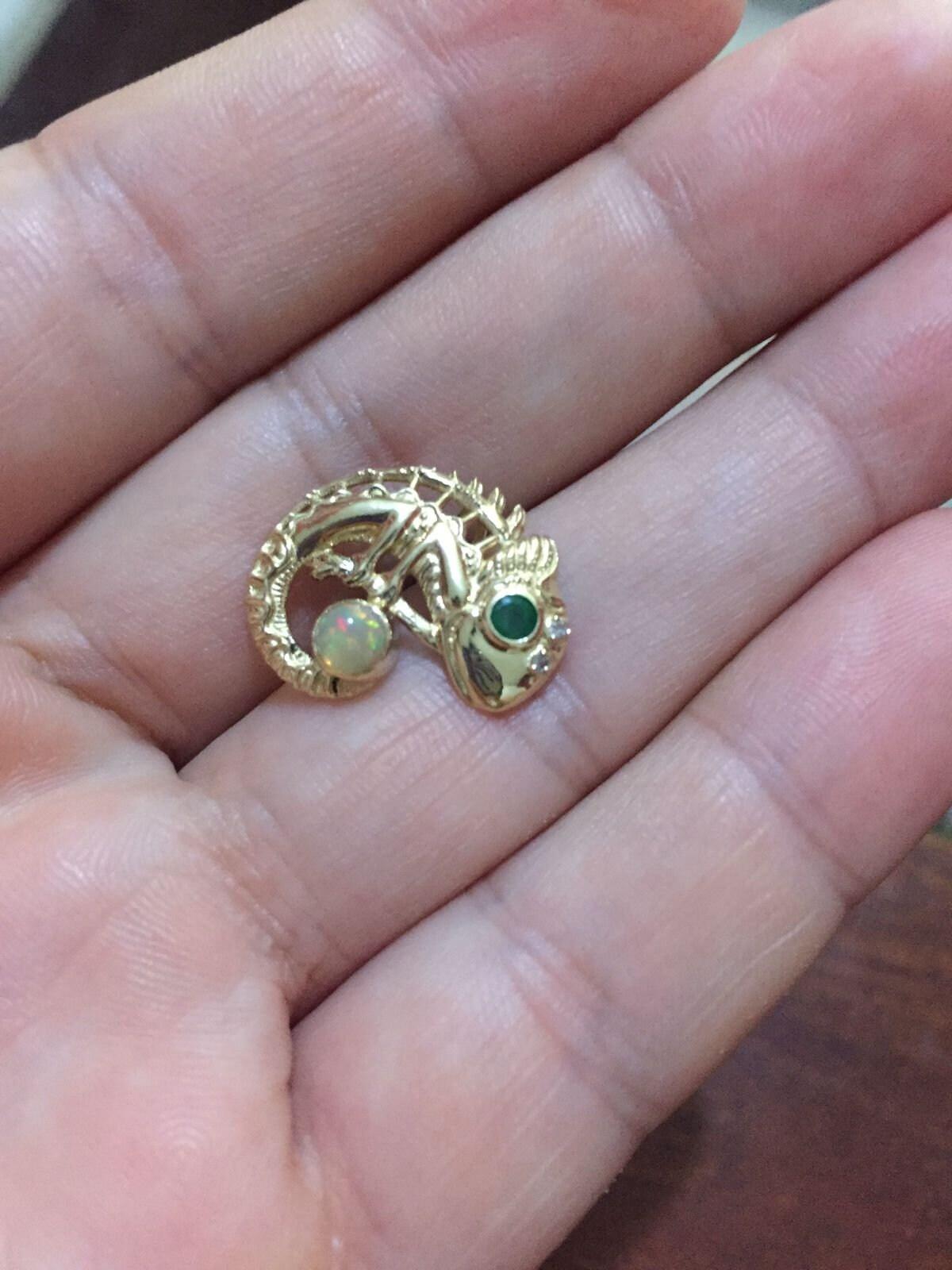 Chameleon pendant with opal in 14k gold