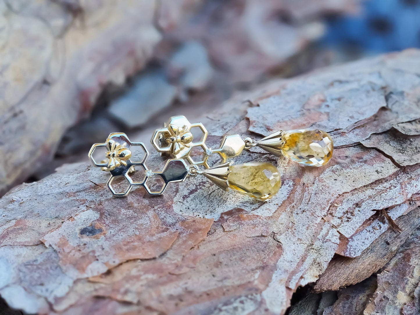 Bee on honeycomb citrine earrings studs