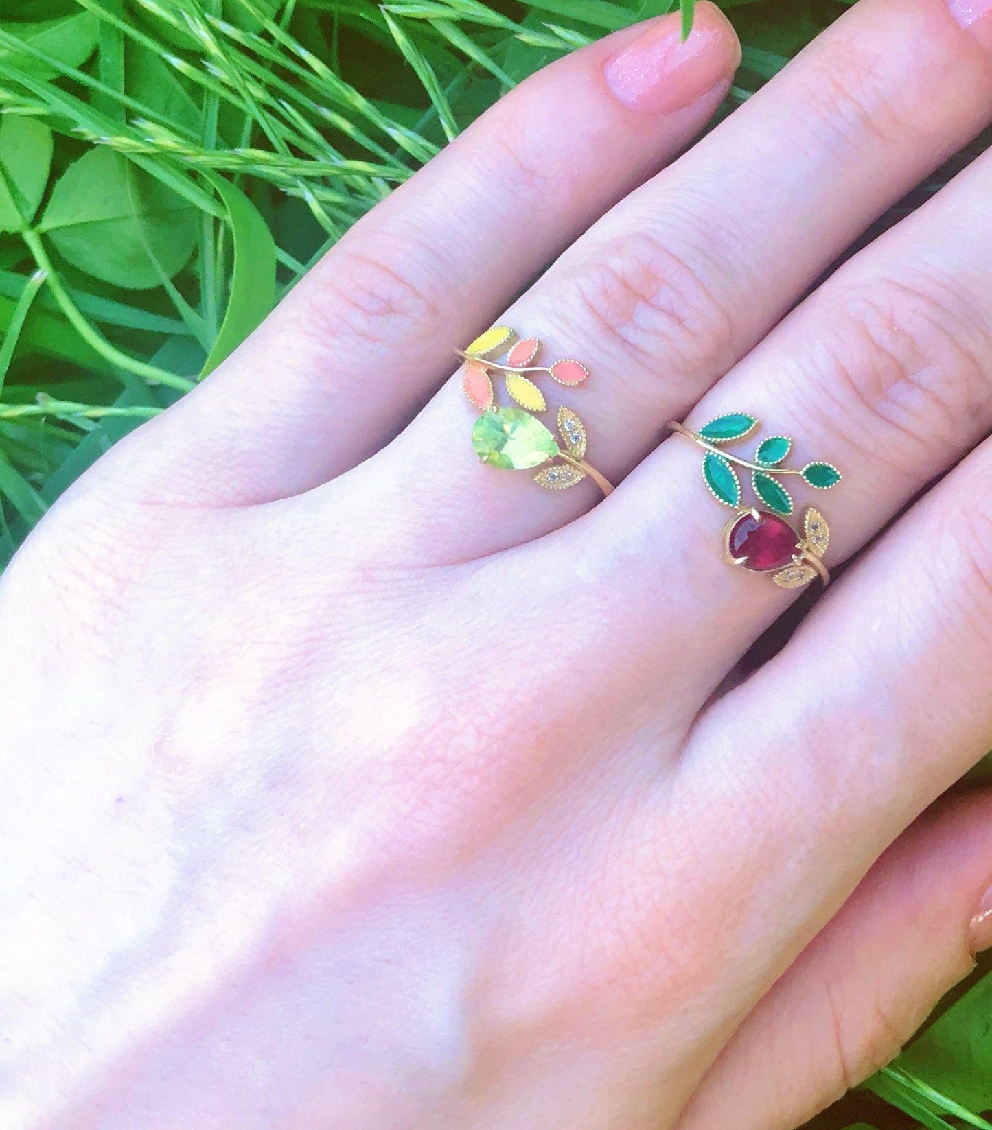 Automn leaves ring with peridot in 14k gold