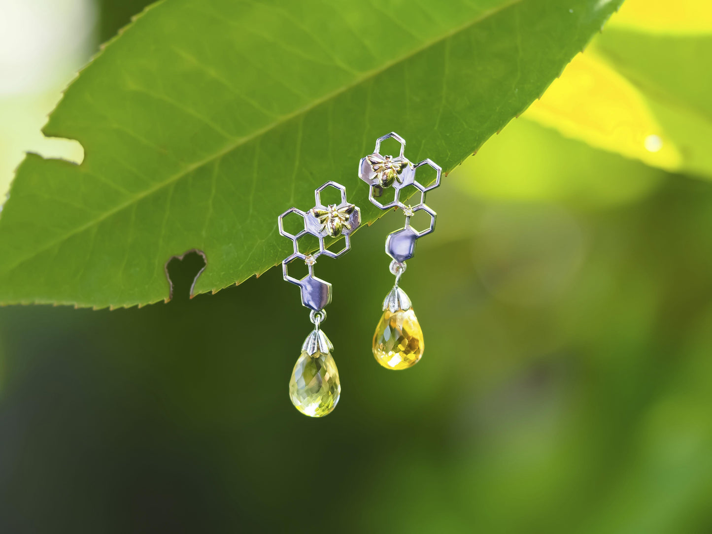 Bee on honeycomb citrine earrings studs