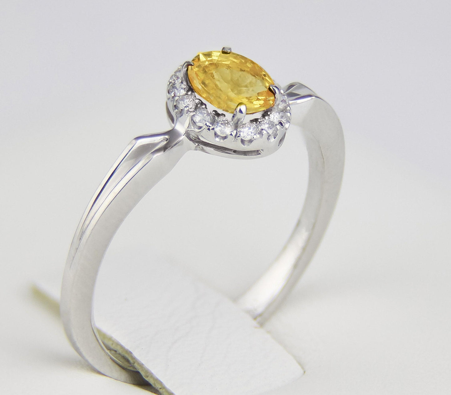 Yellow Sapphire and diamonds 14k gold ring