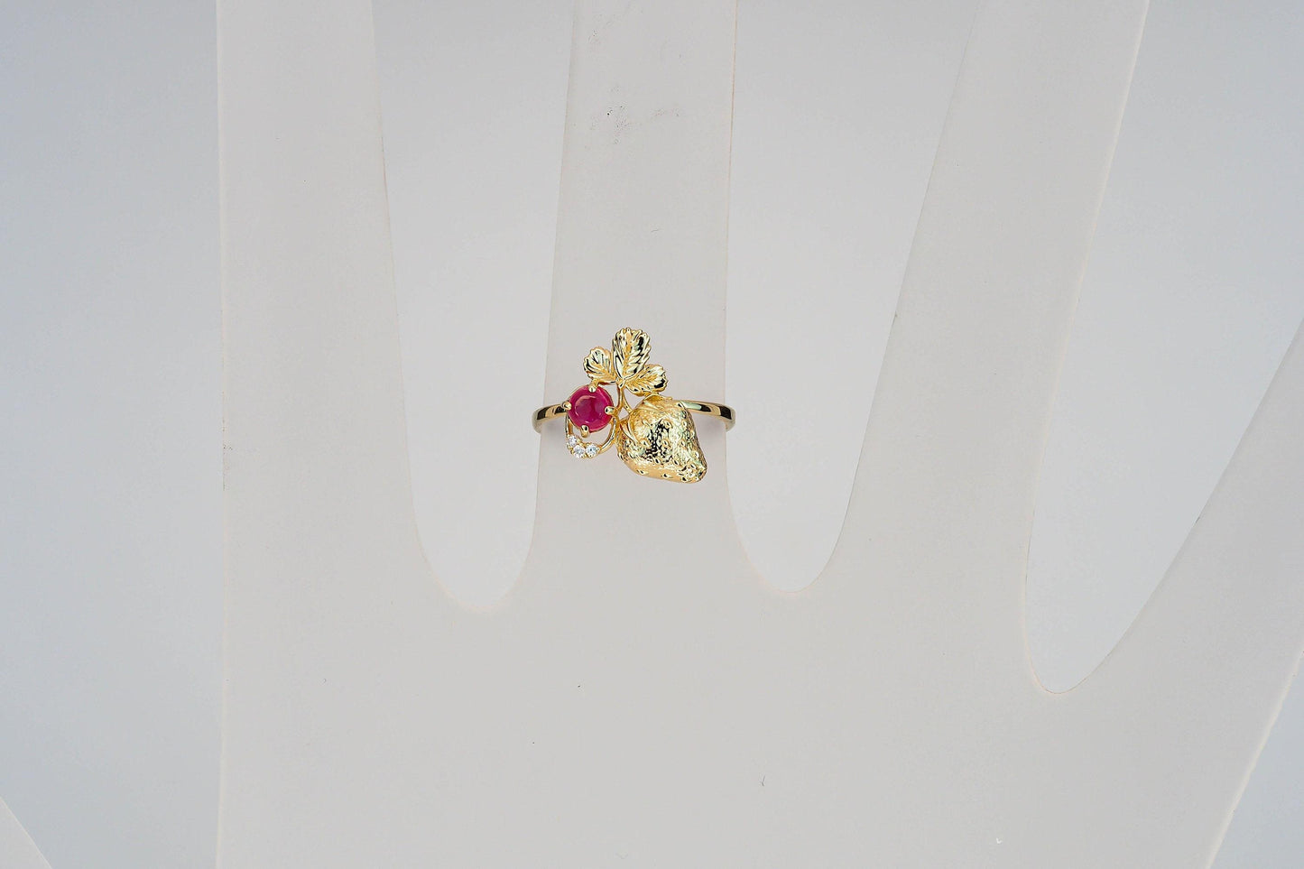 Strawberry gold ring with ruby