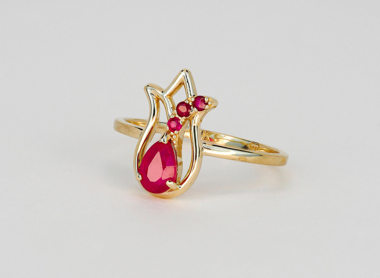 Tulip flower ring with ruby in 14k gold