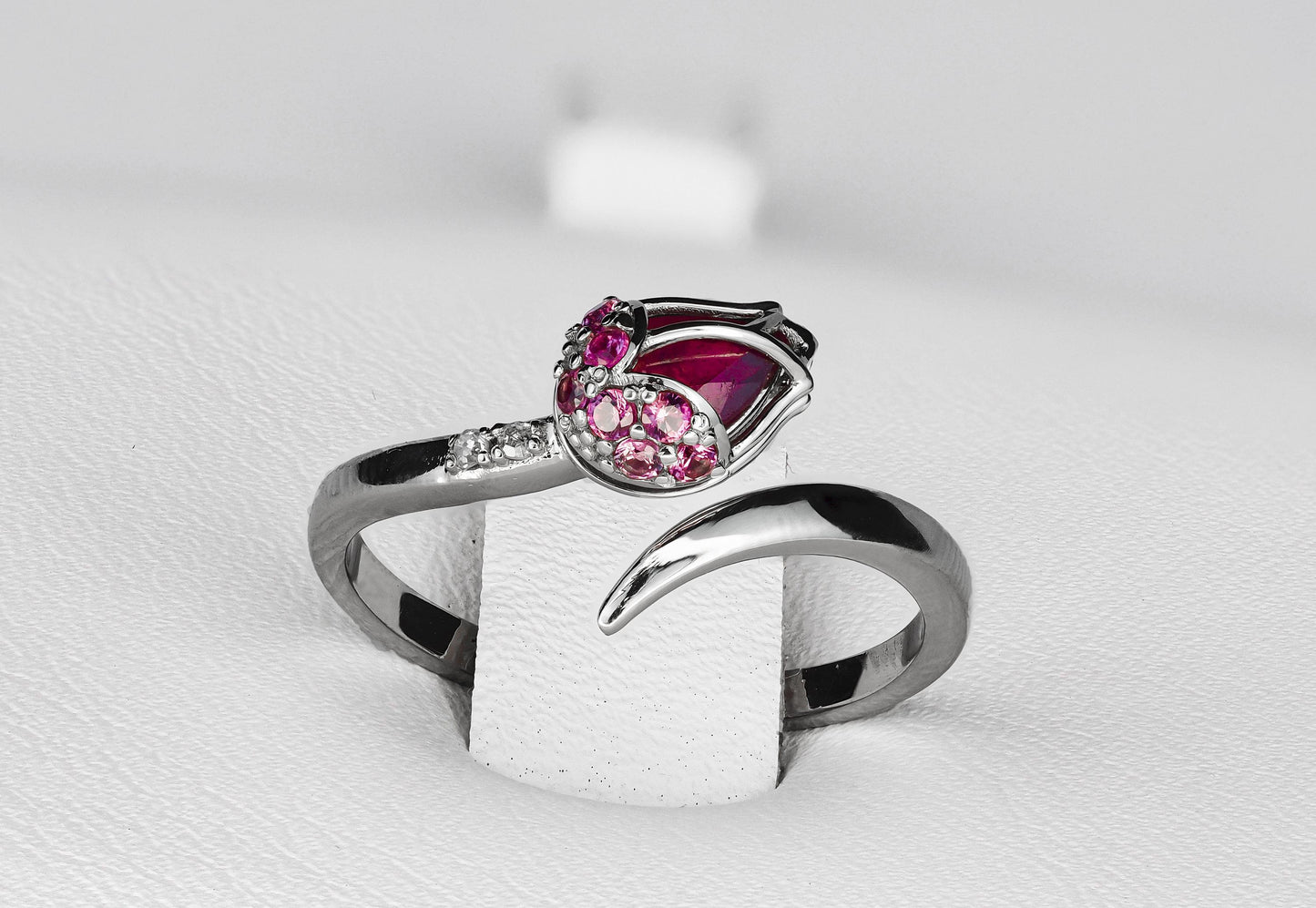 Tulip Ring with ruby in 14k gold
