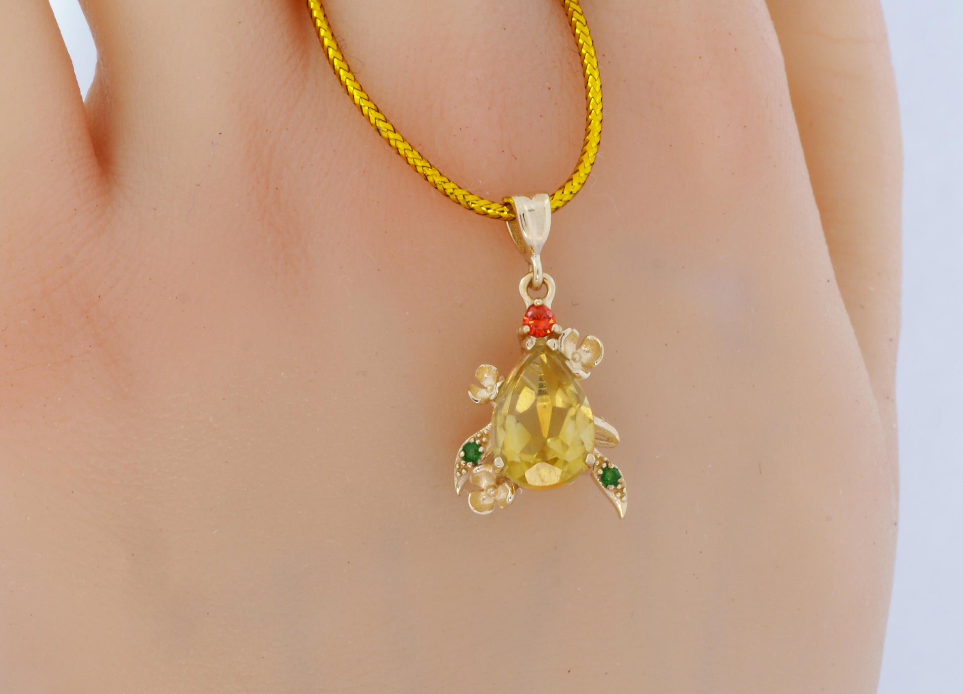 Pear citrine Pendant in 14 Karat Gold.