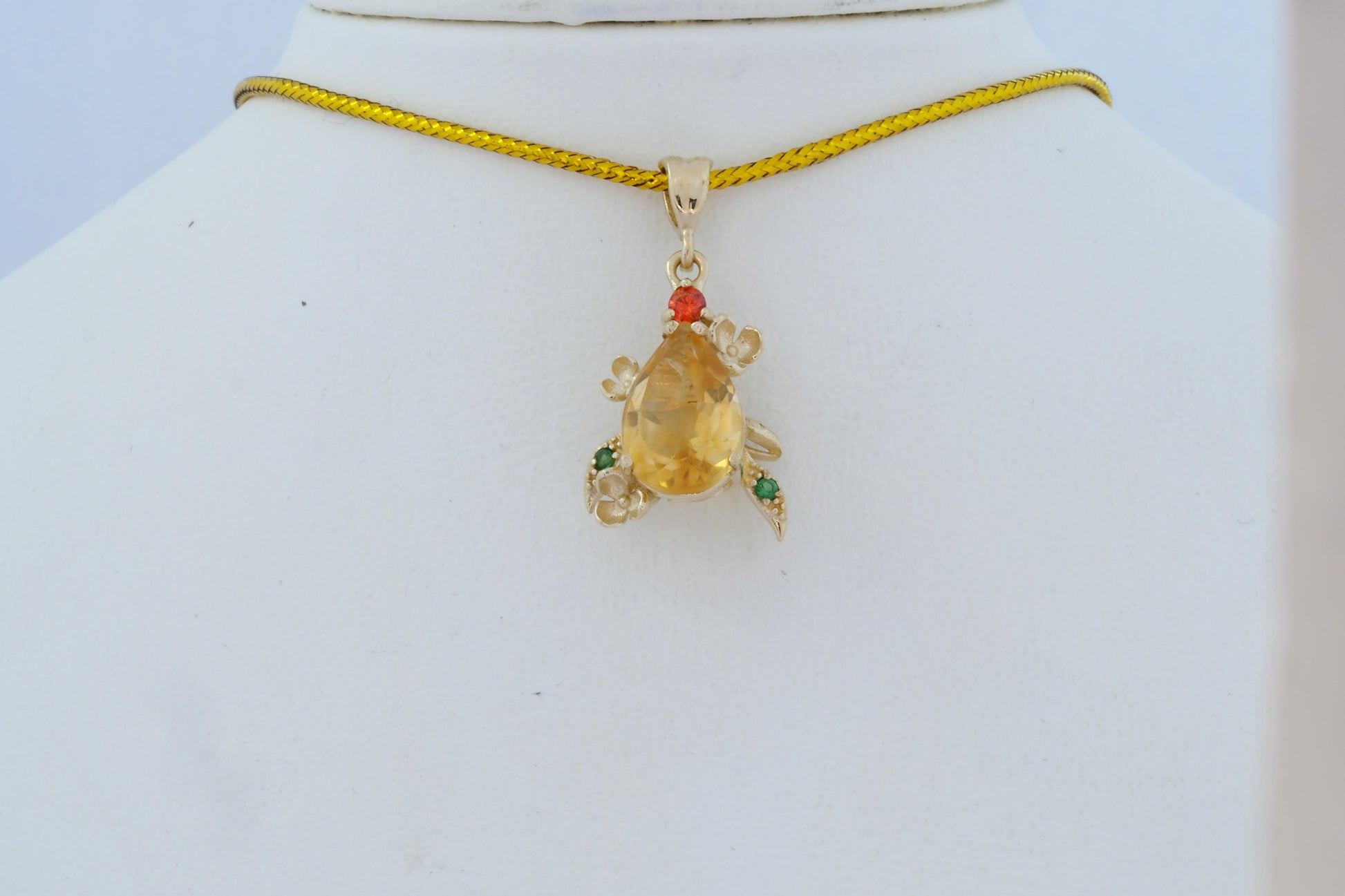 Pear citrine Pendant in 14 Karat Gold.
