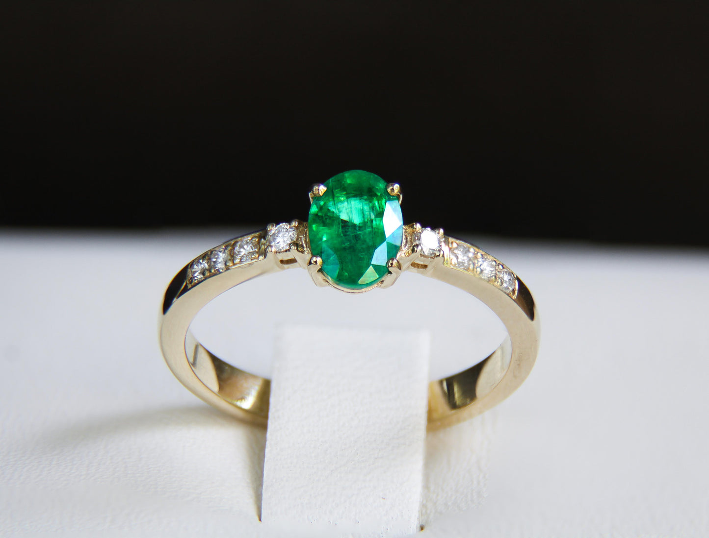 Emerald 14k gold ring