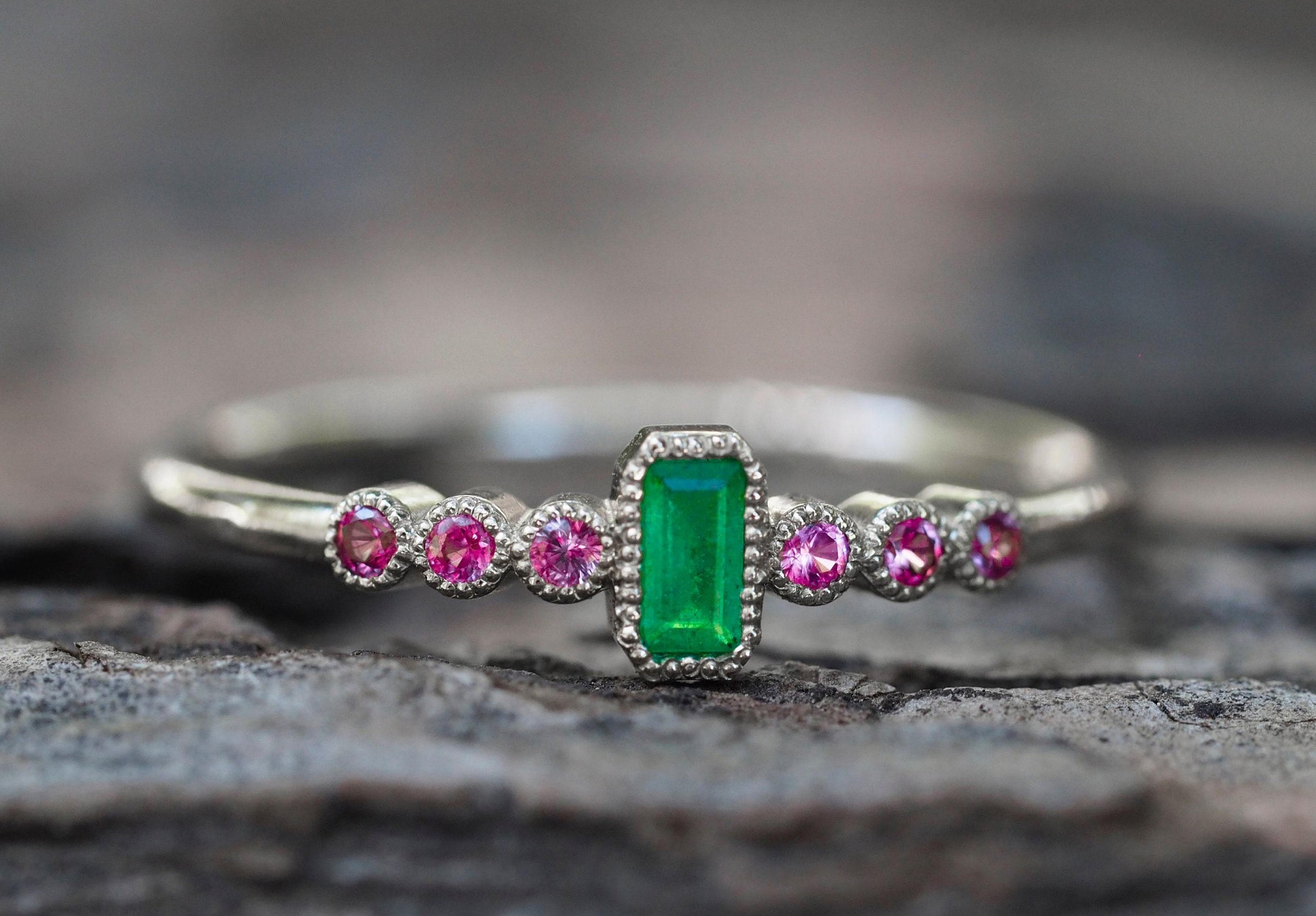 14k gold baguette emerald ring