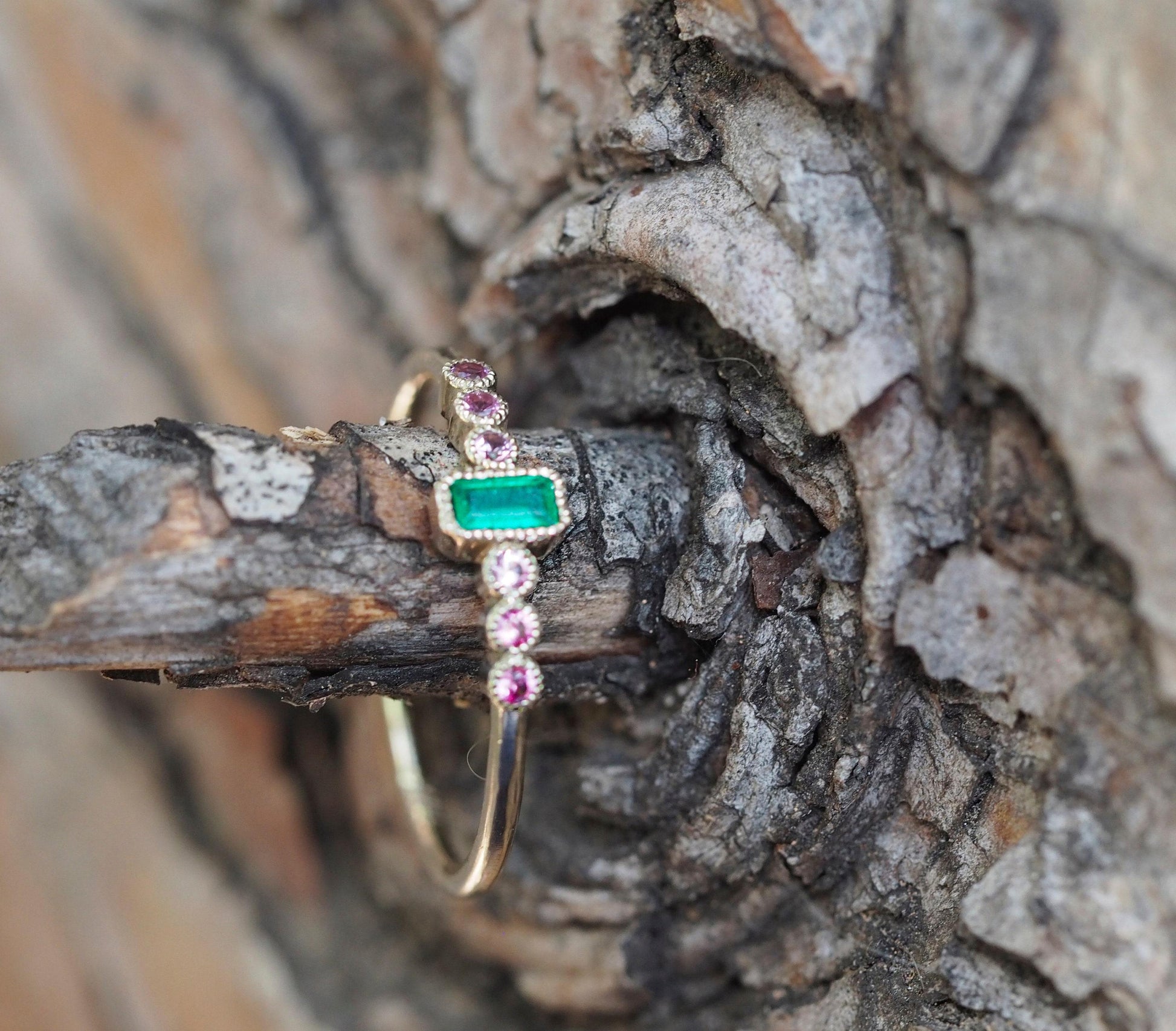 14k gold baguette emerald ring