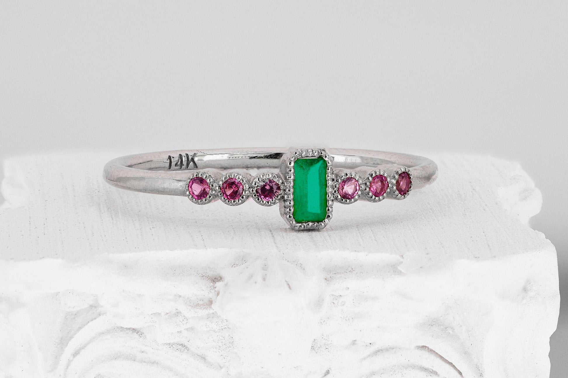 14k gold baguette emerald ring