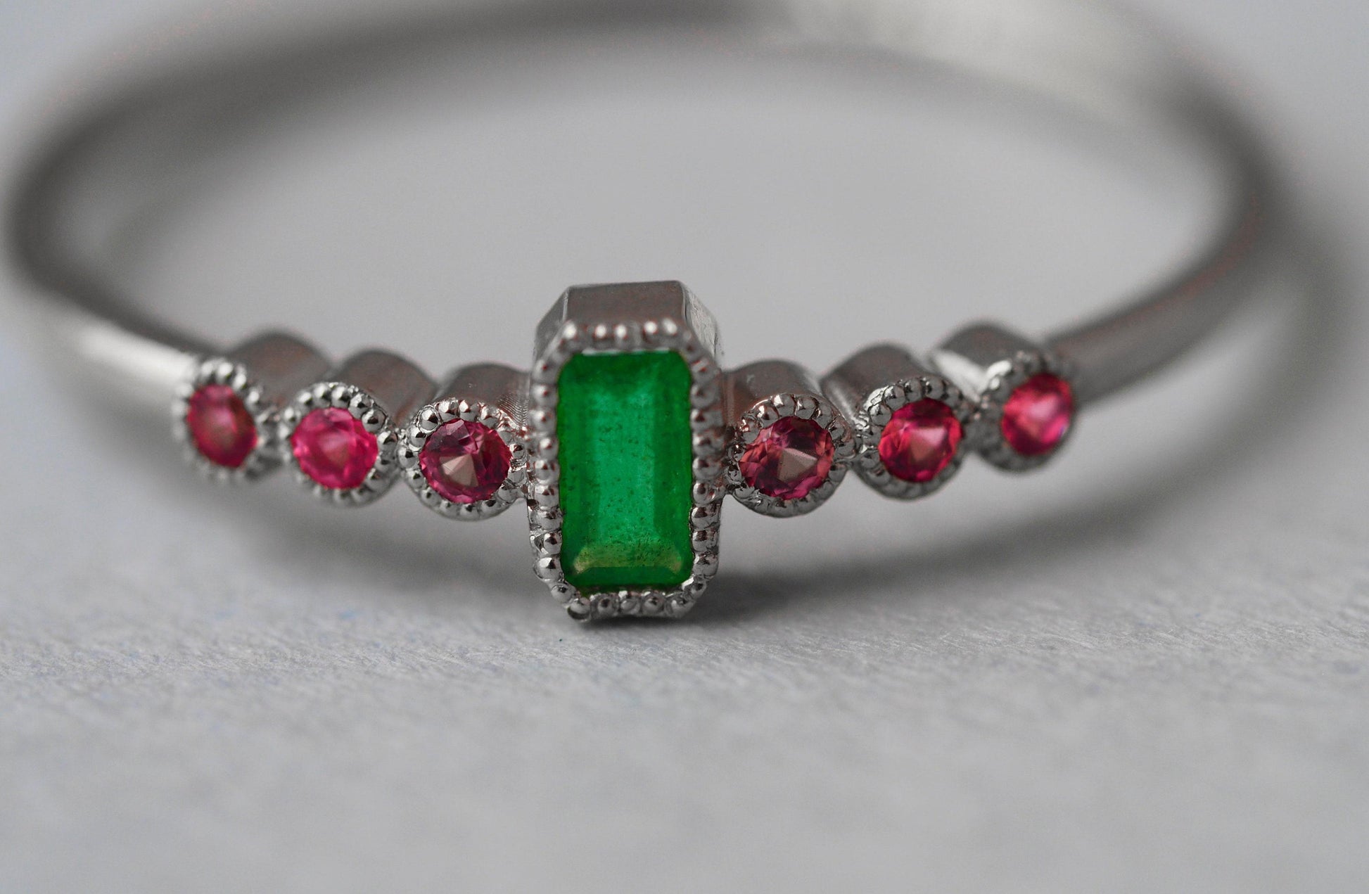 14k gold baguette emerald ring
