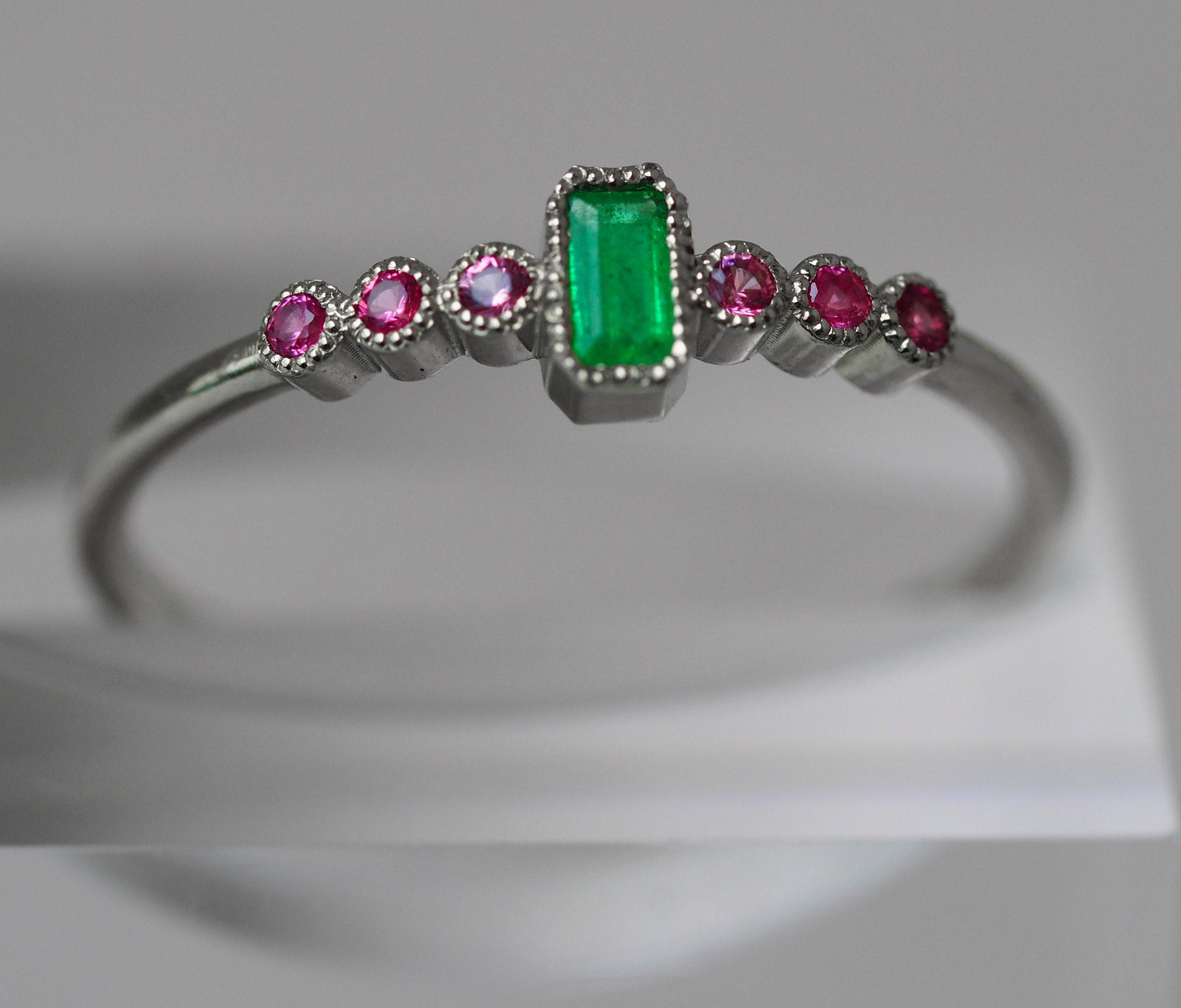14k gold baguette emerald ring