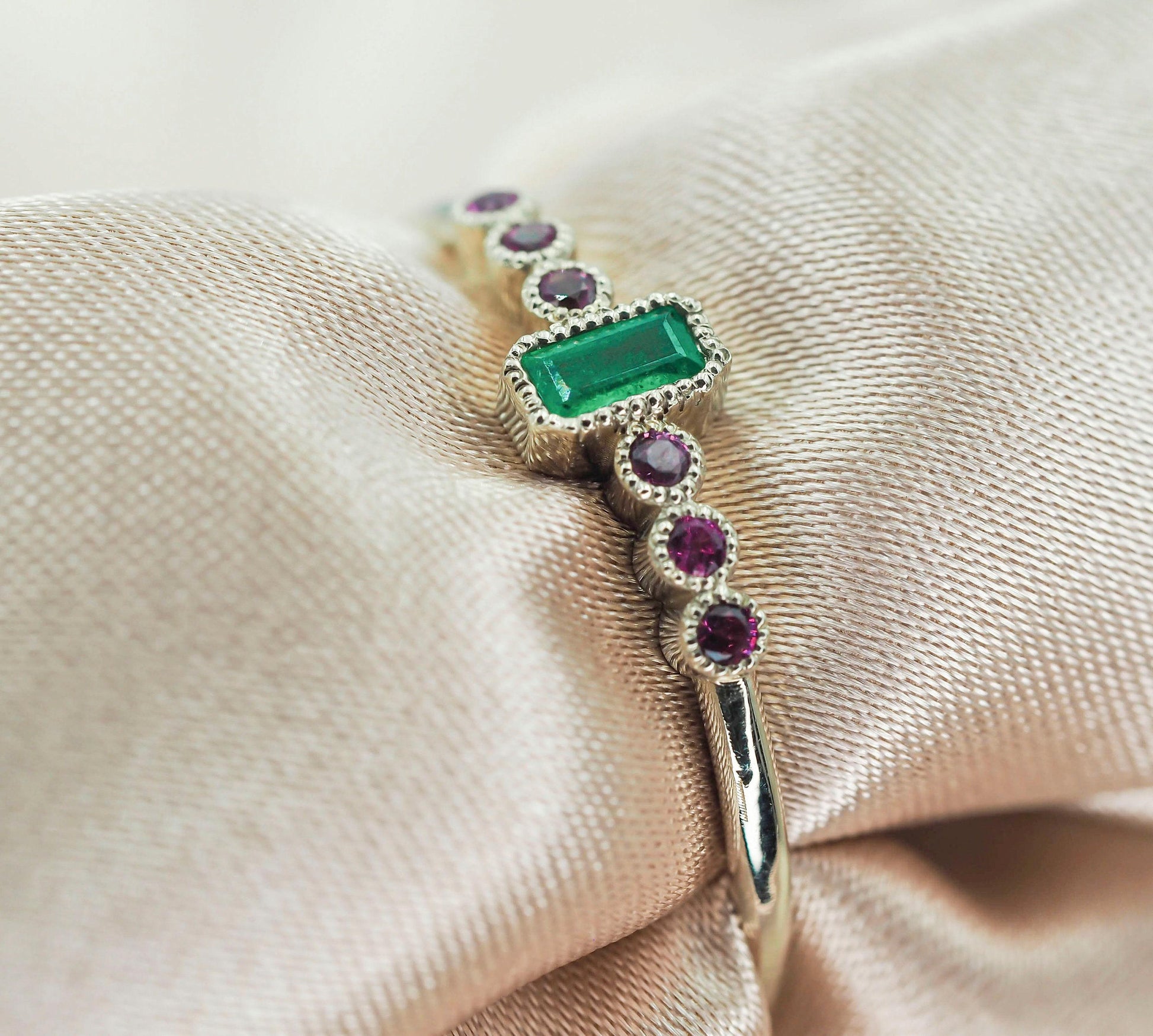 14k gold baguette emerald ring