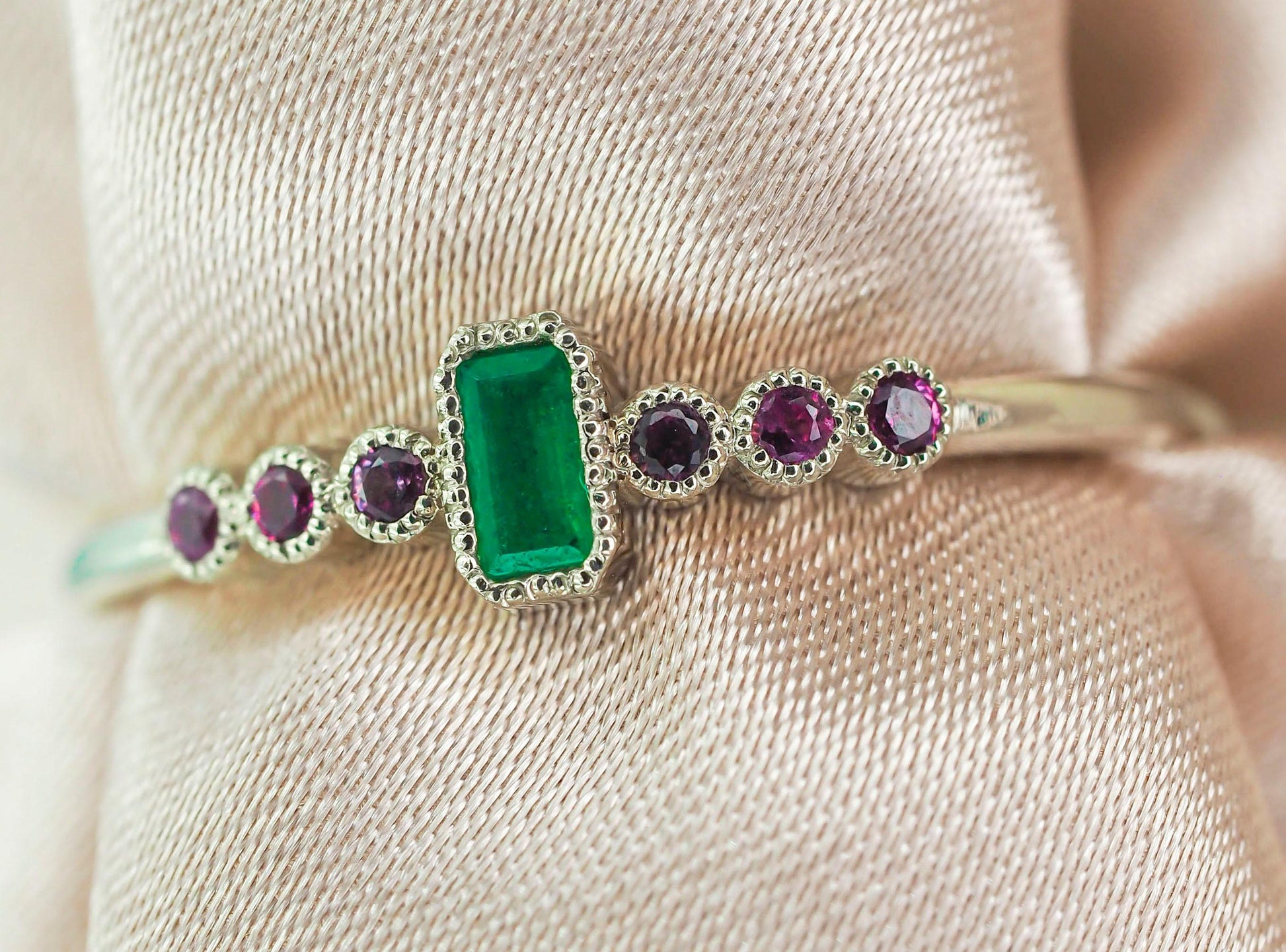 14k gold baguette emerald ring
