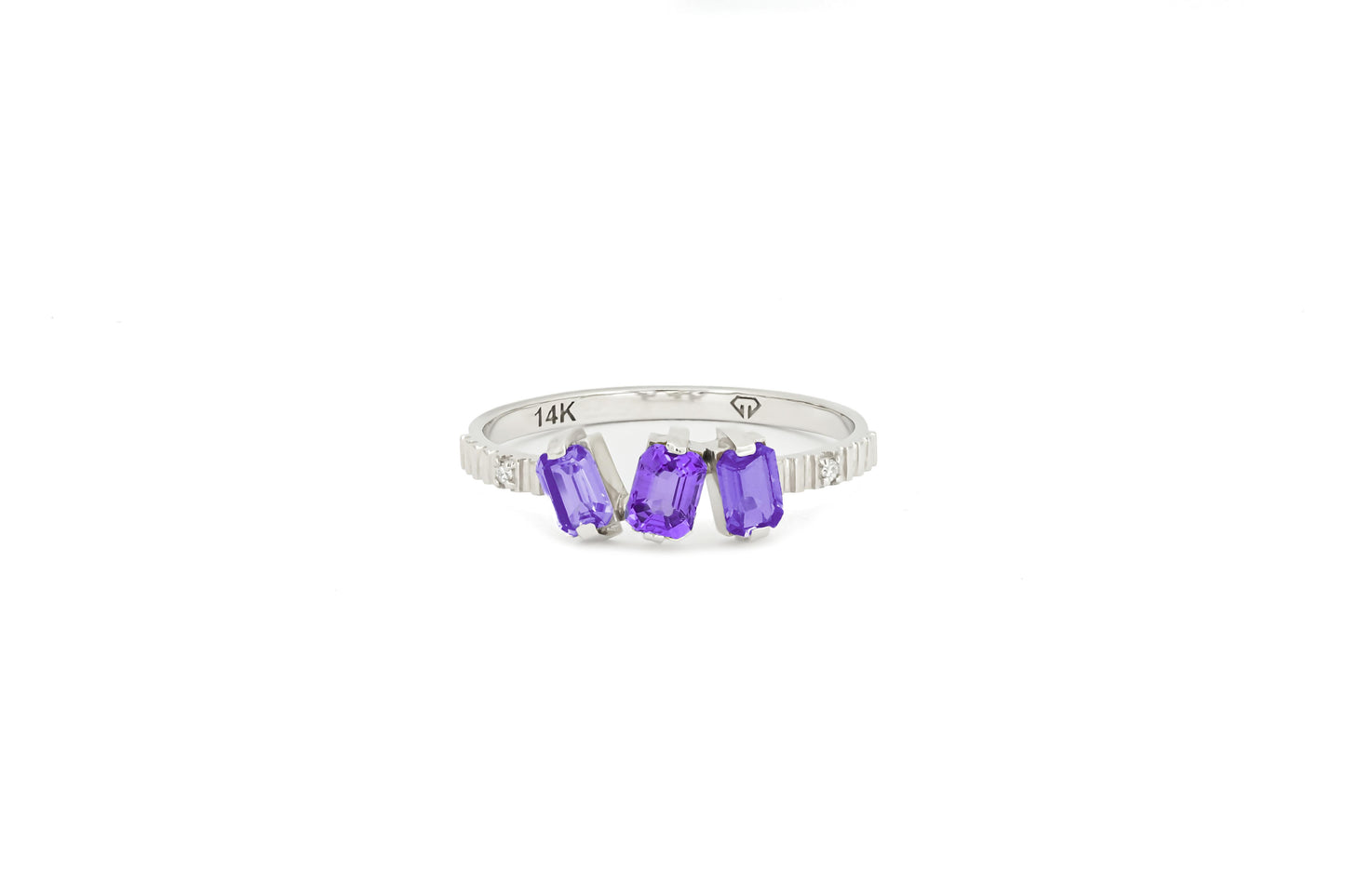 Monochrome purple gemstone 14k ring