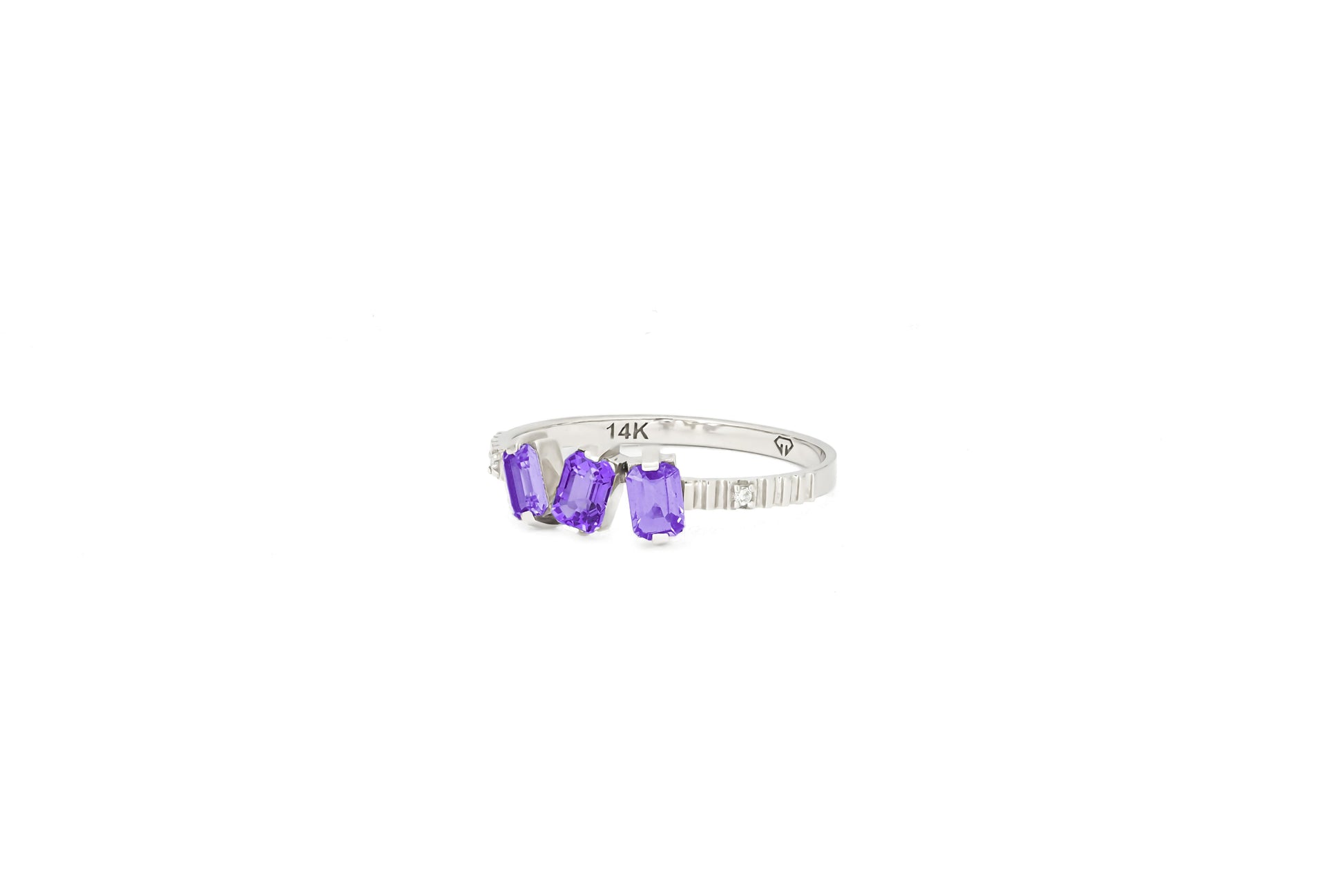 Monochrome purple gemstone 14k ring