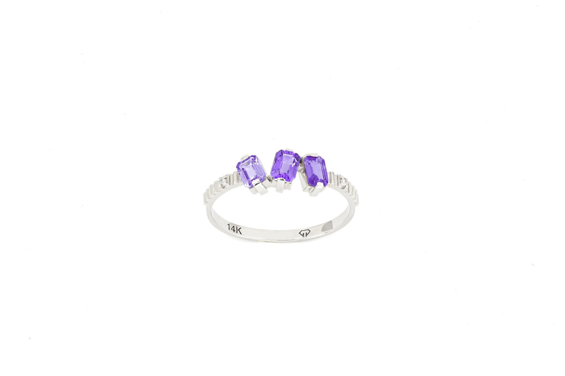 Monochrome purple gemstone 14k ring