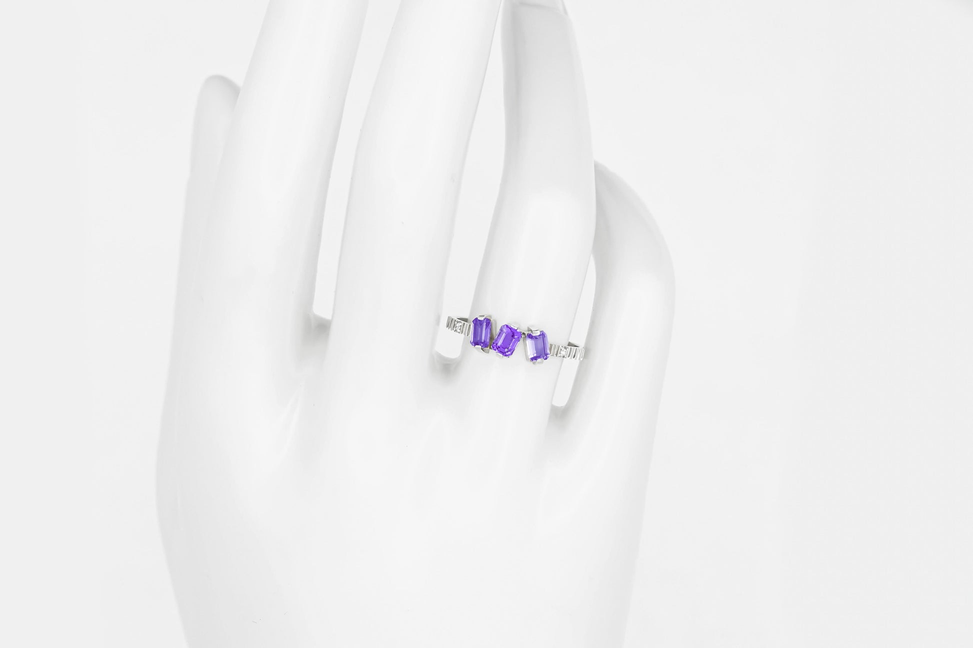 Monochrome purple gemstone 14k ring