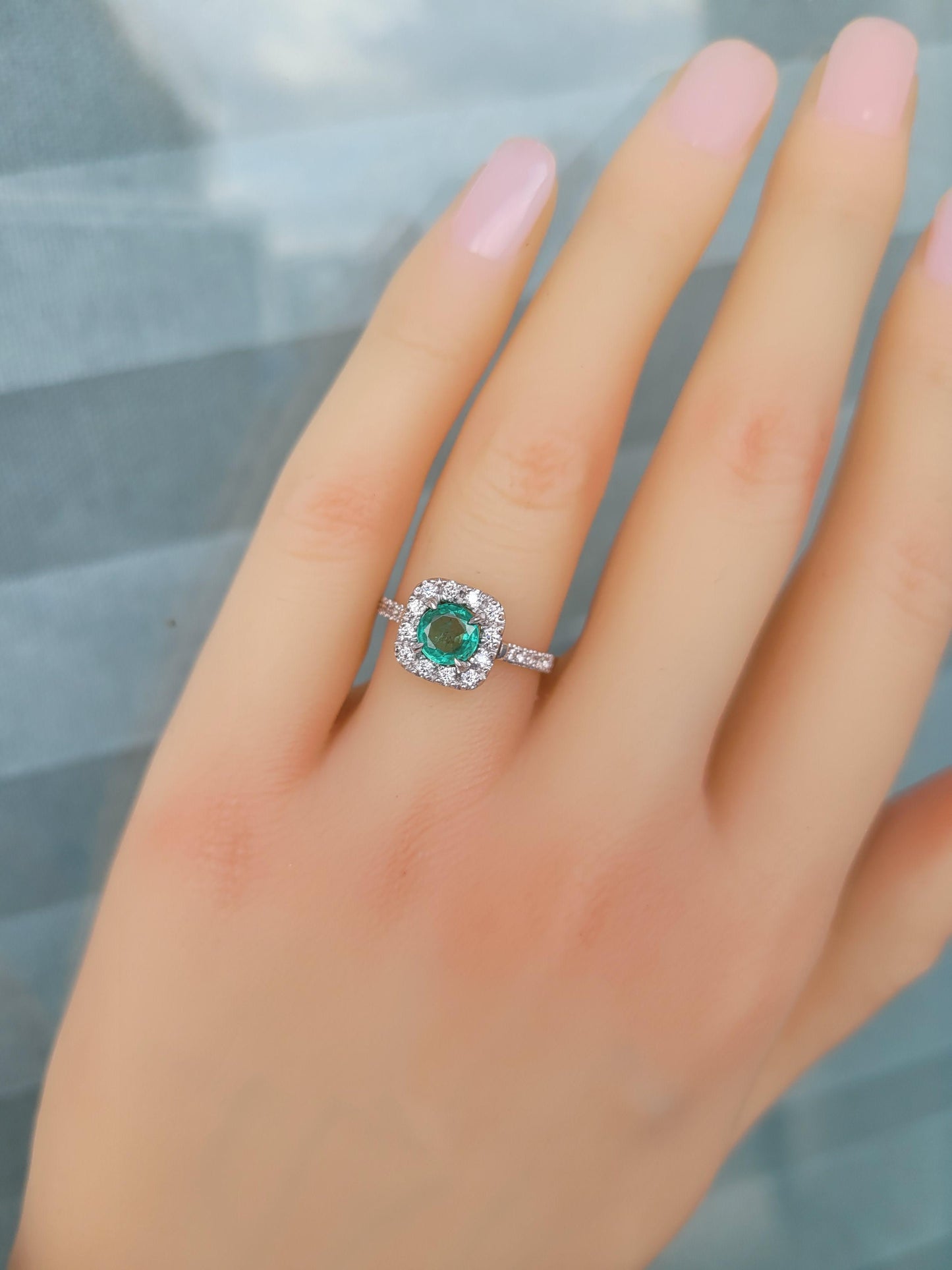 Diamond Halo emerald 14k gold ring