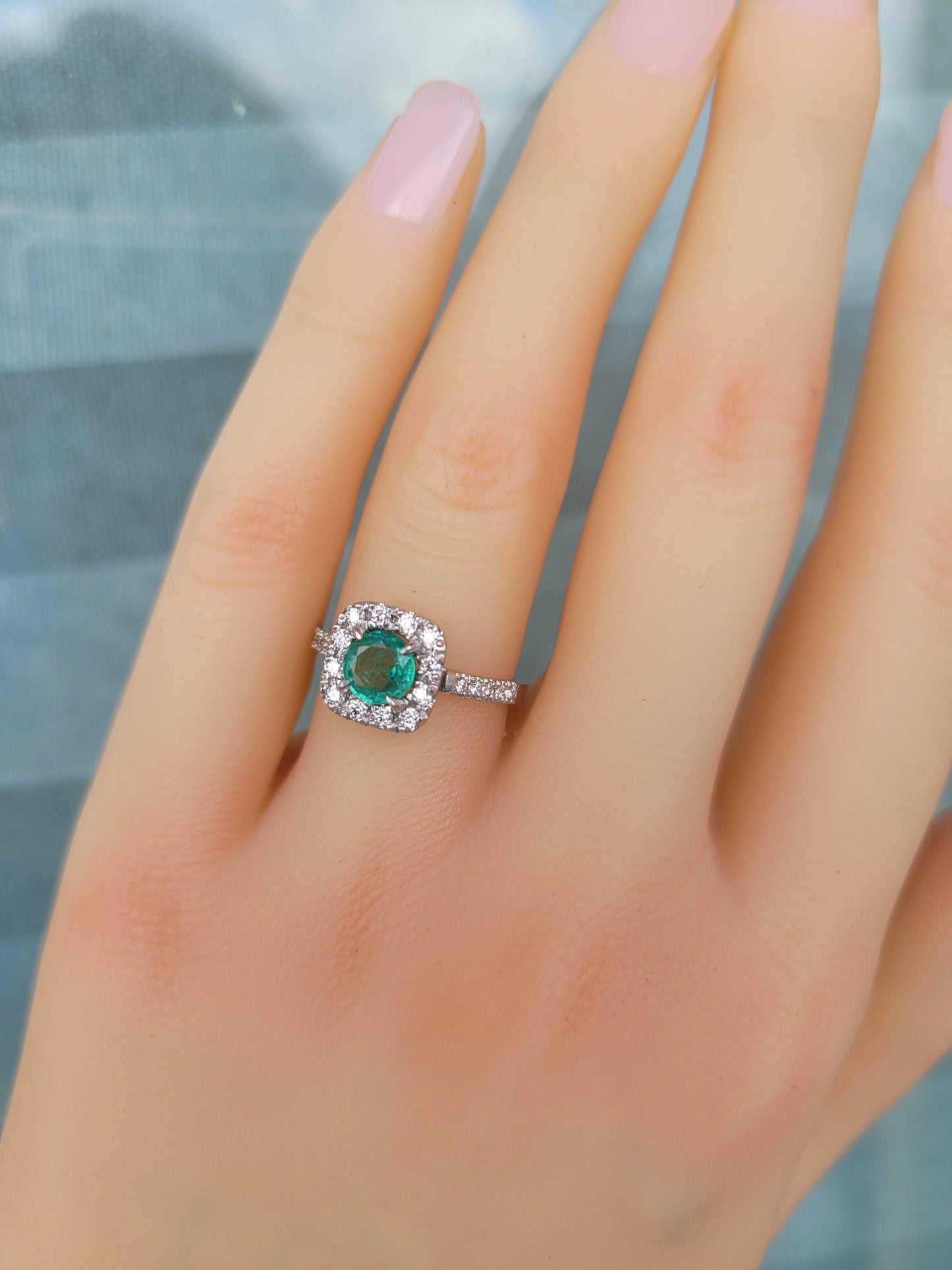 Diamond Halo emerald 14k gold ring