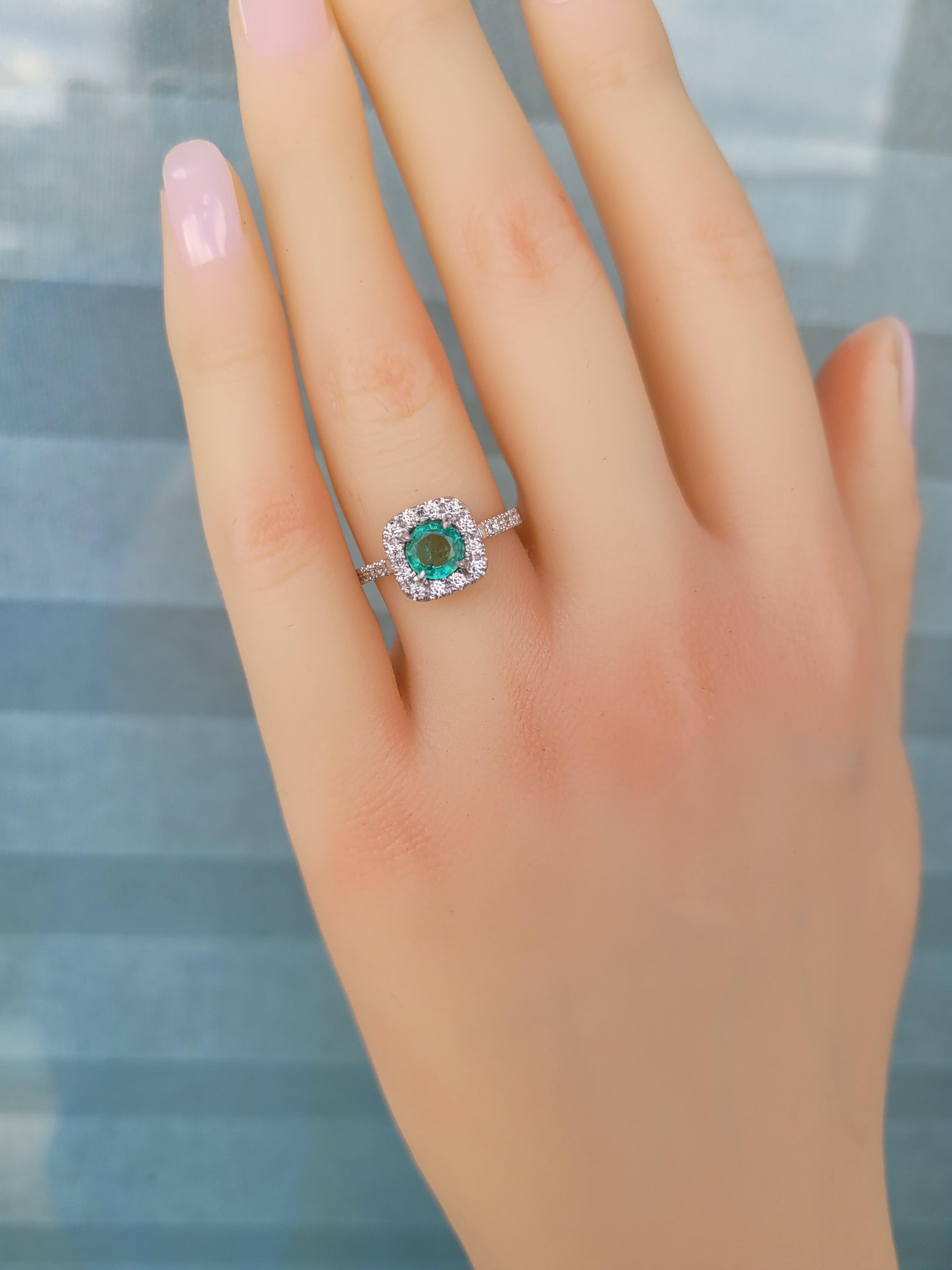 Diamond Halo emerald 14k gold ring