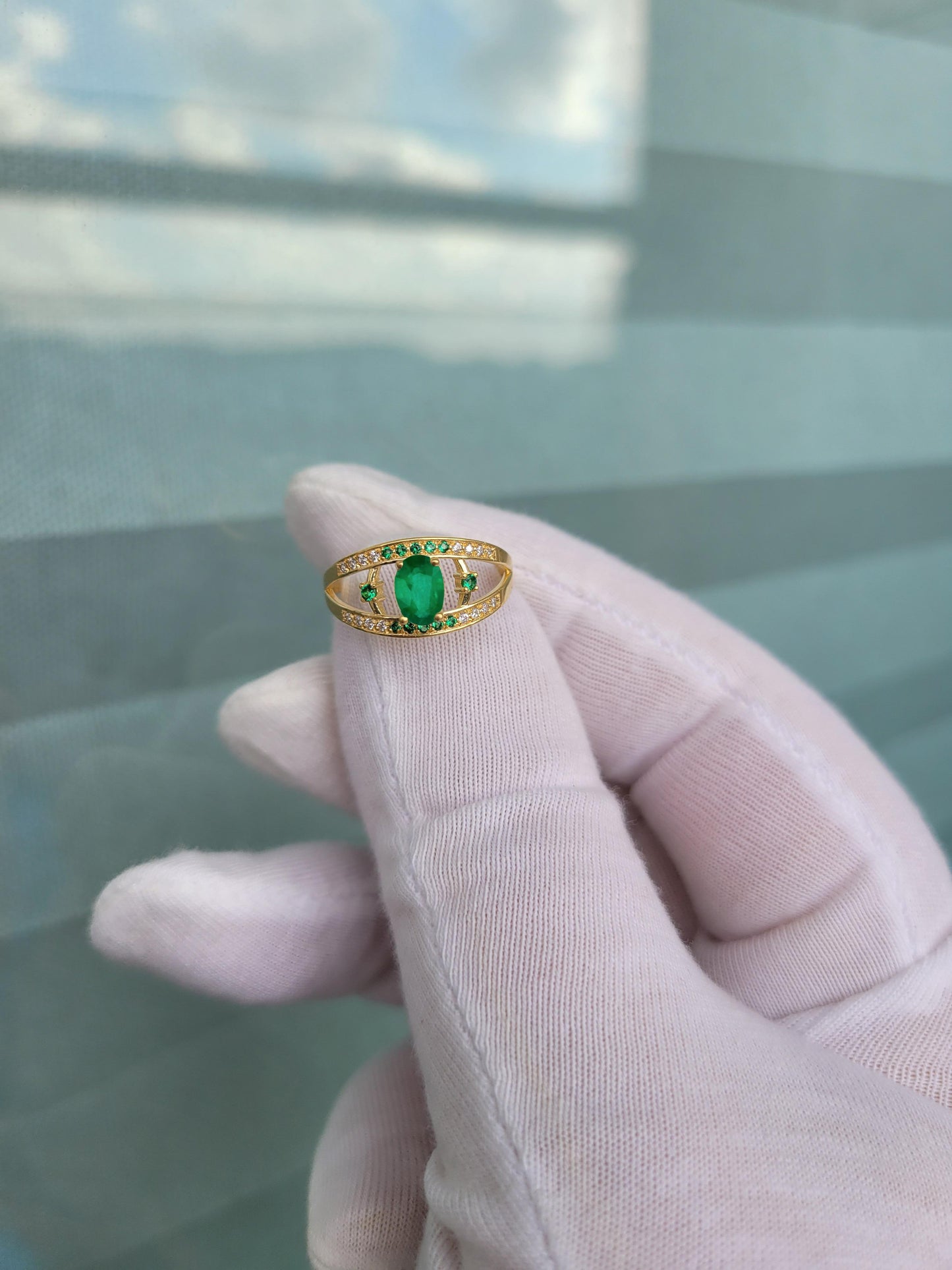 Oval emerald 14k gold ring