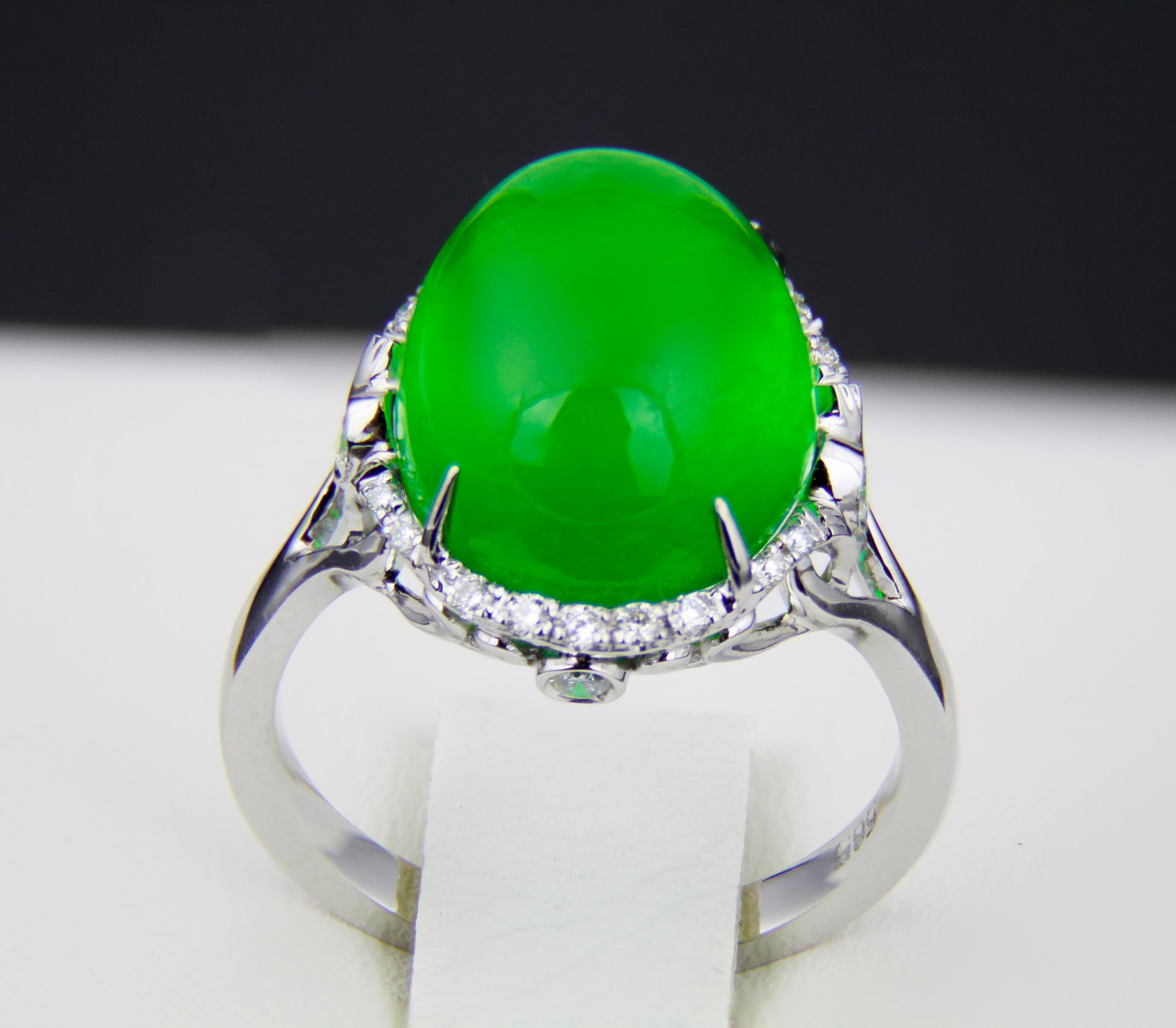 Green jade 14k gold ring