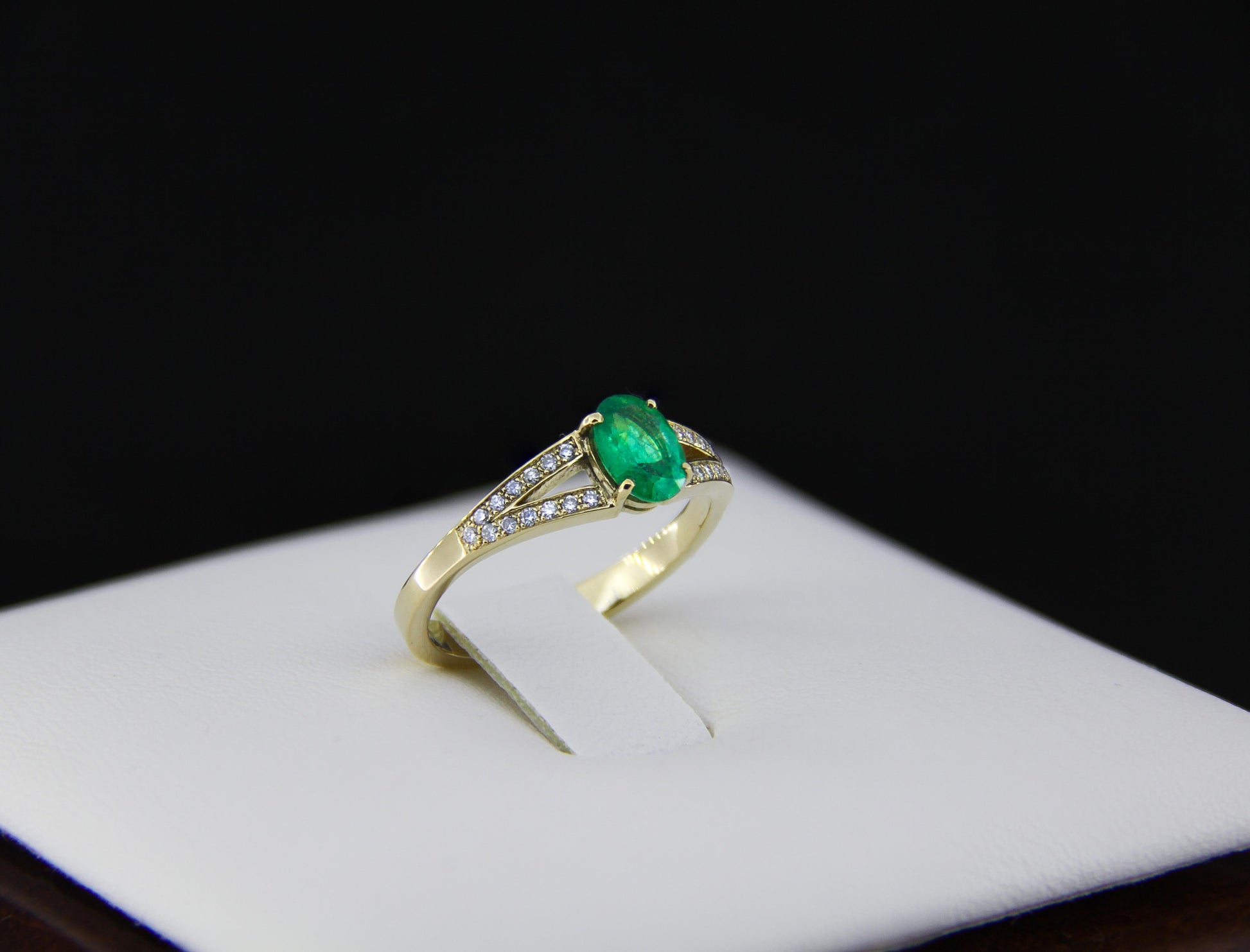 Emerald engagement 14k gold ring