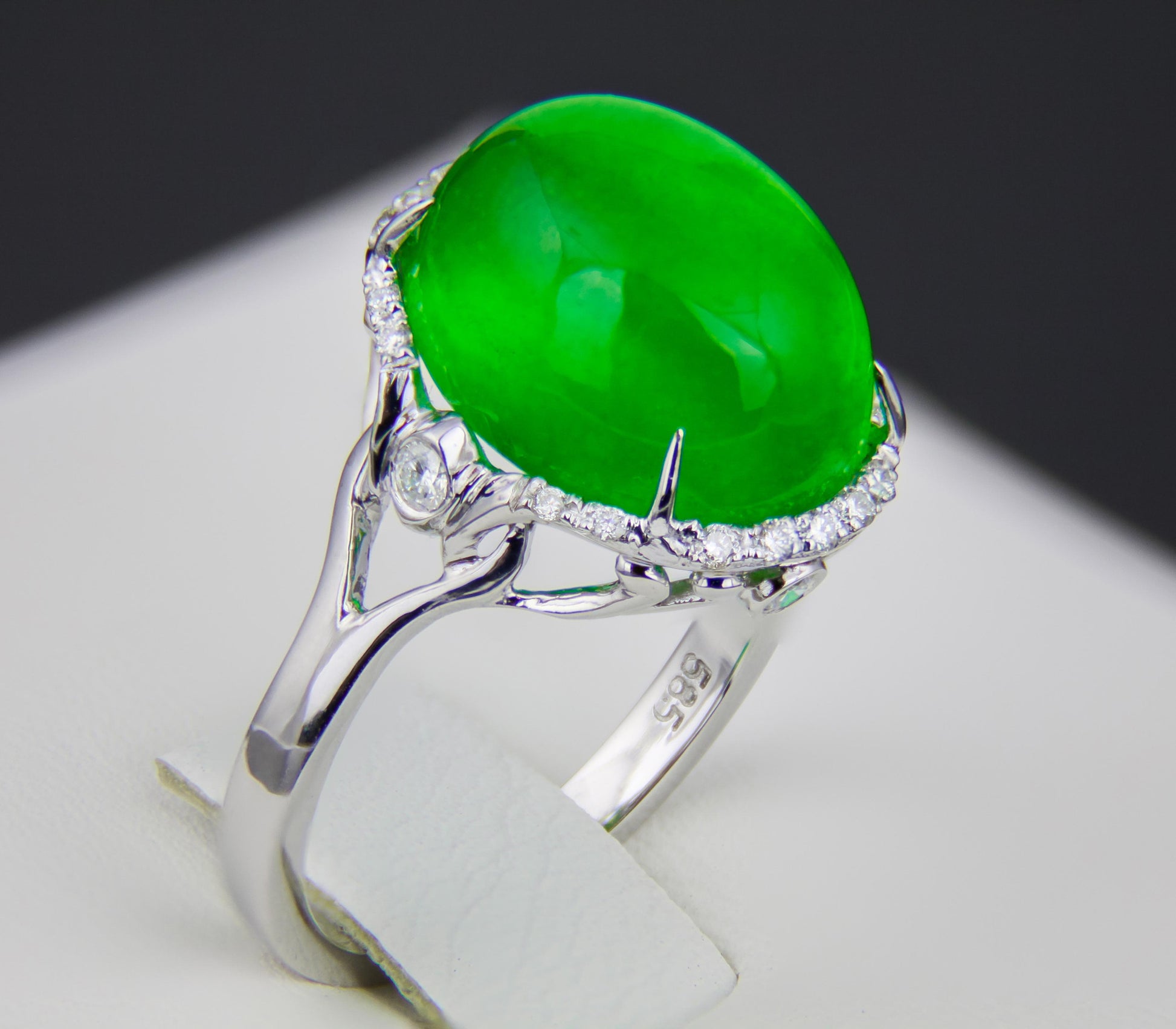 Green jade 14k gold ring