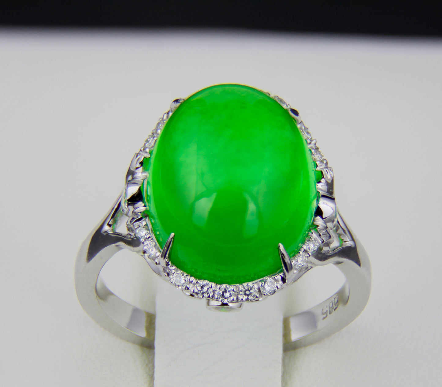 Green jade 14k gold ring