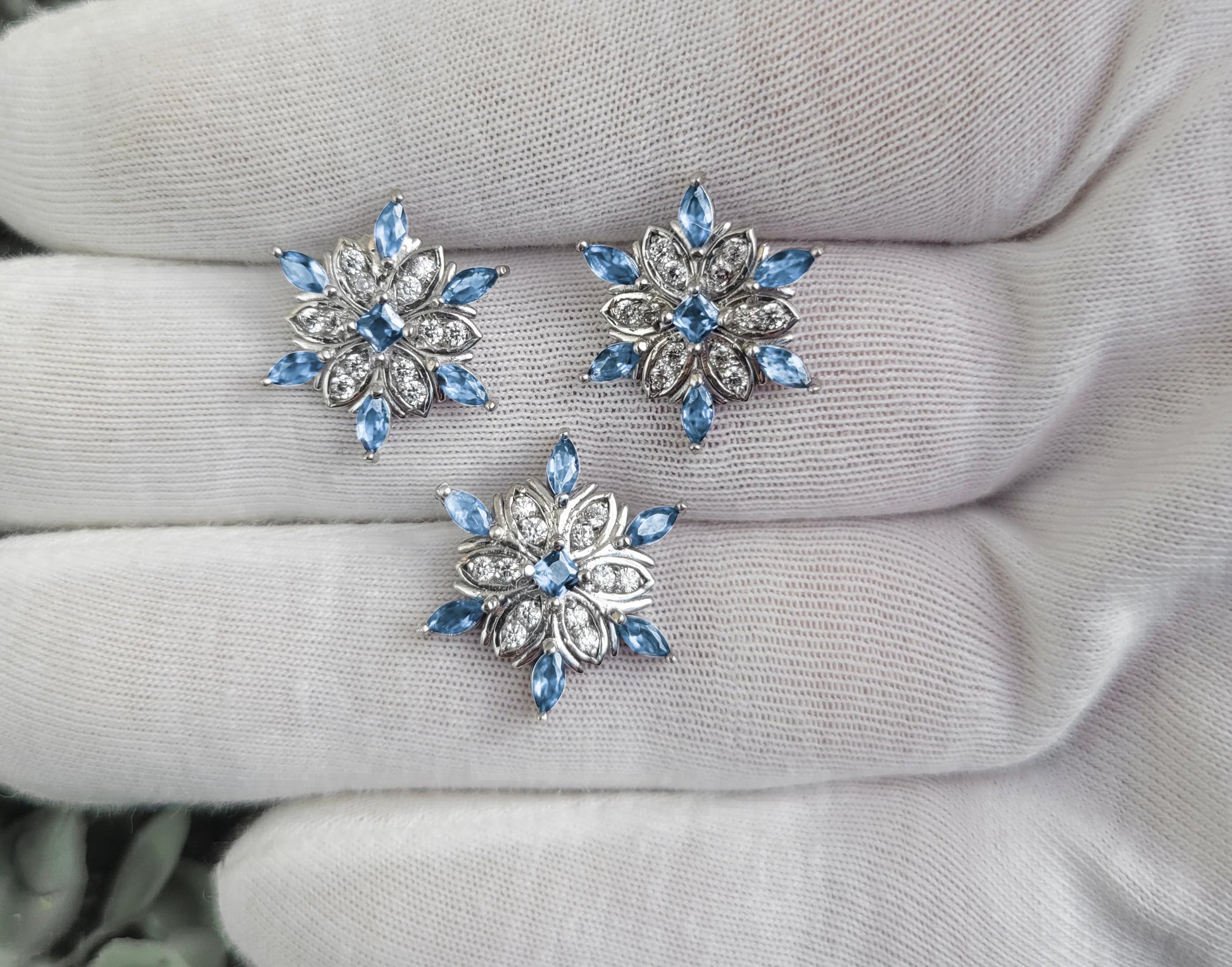 Snowflake 14k gold earrings