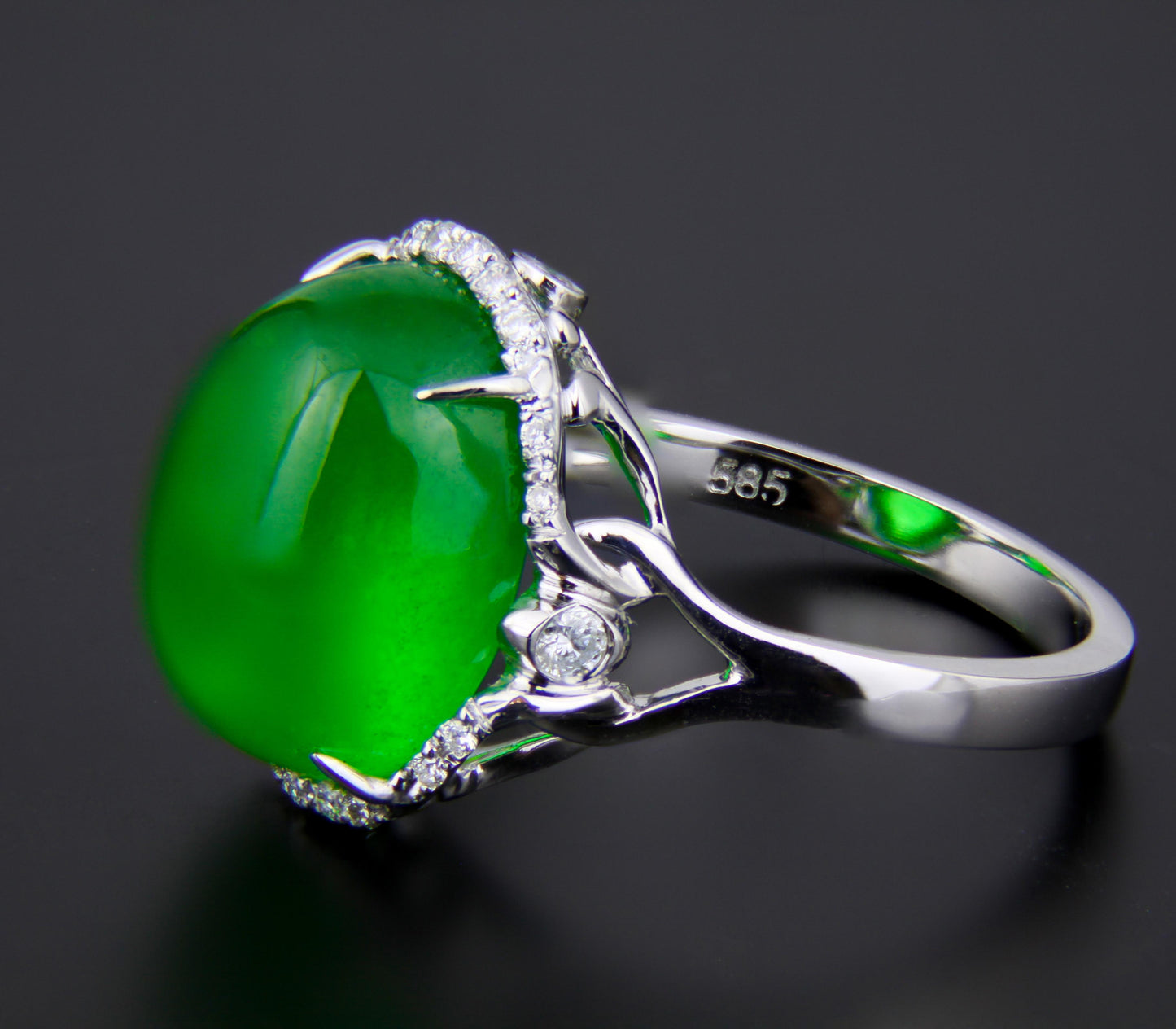 Green jade 14k gold ring