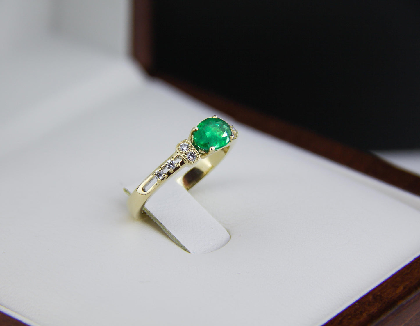 Emerald 14k gold ring