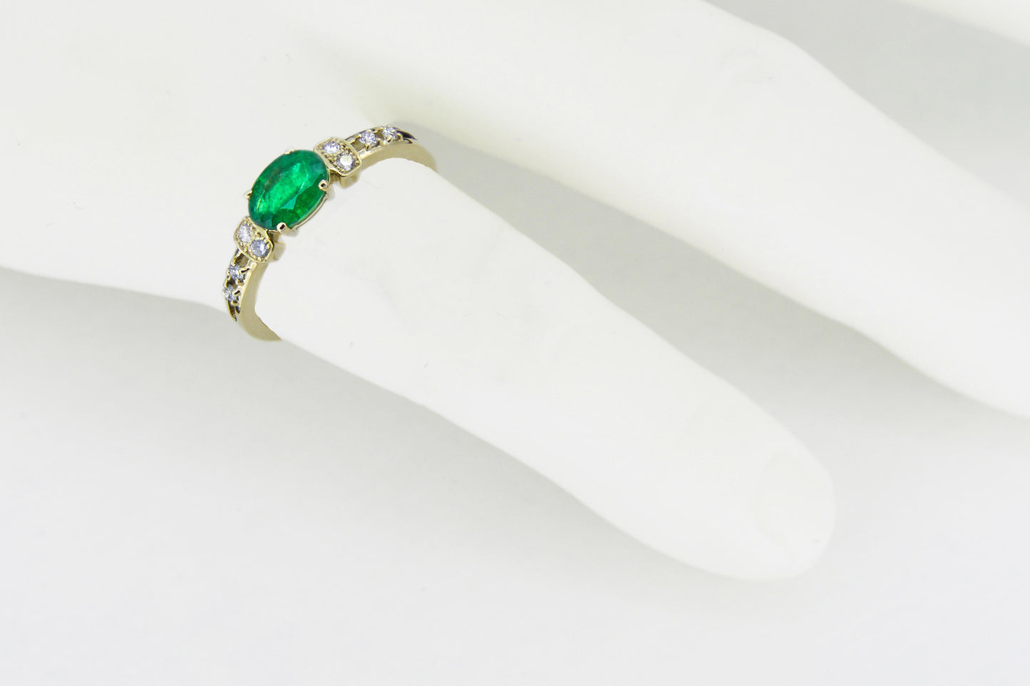 Emerald 14k gold ring