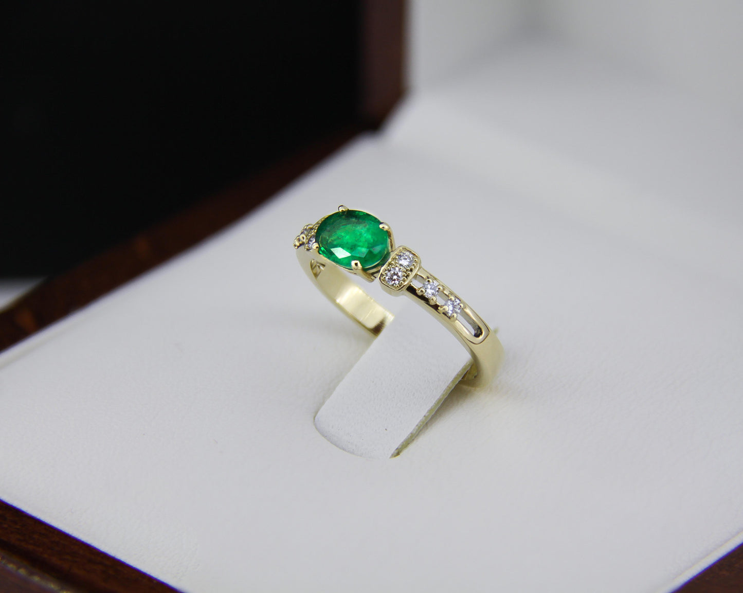 Emerald 14k gold ring