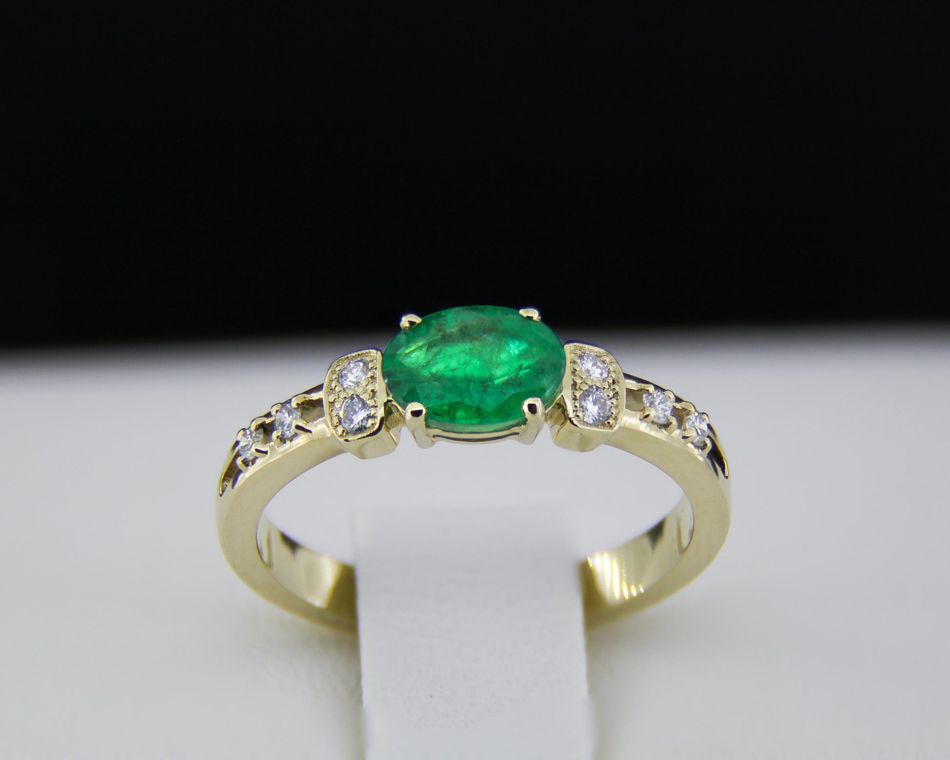 Emerald 14k gold ring