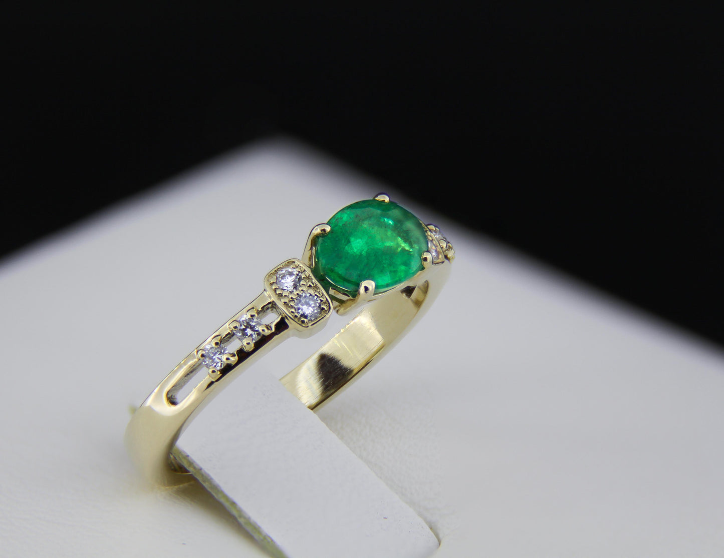 Emerald 14k gold ring