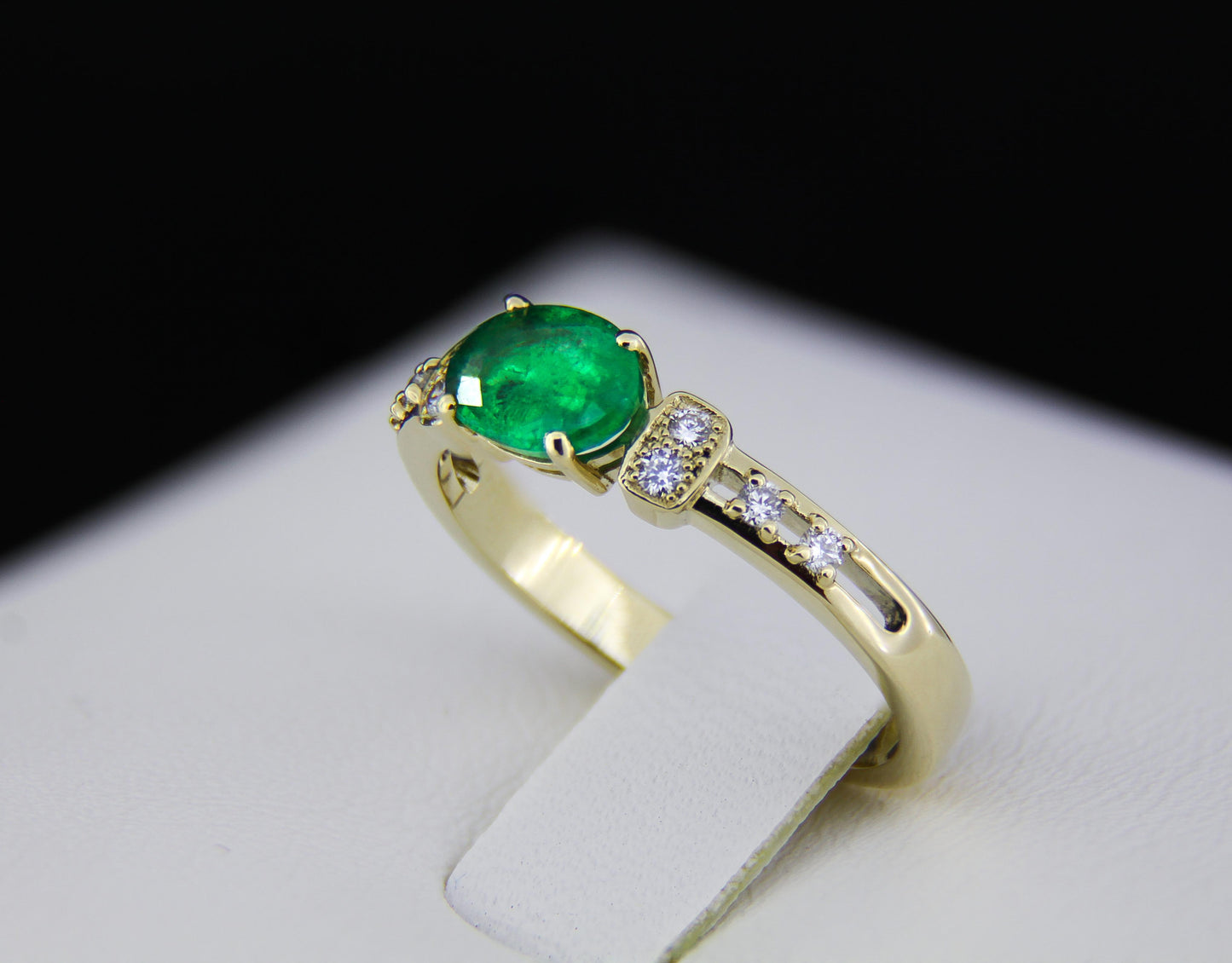 Emerald 14k gold ring