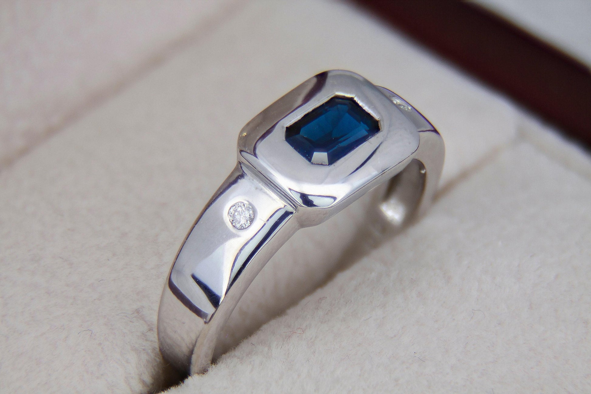 Blue and white sapphires 14k gold ring