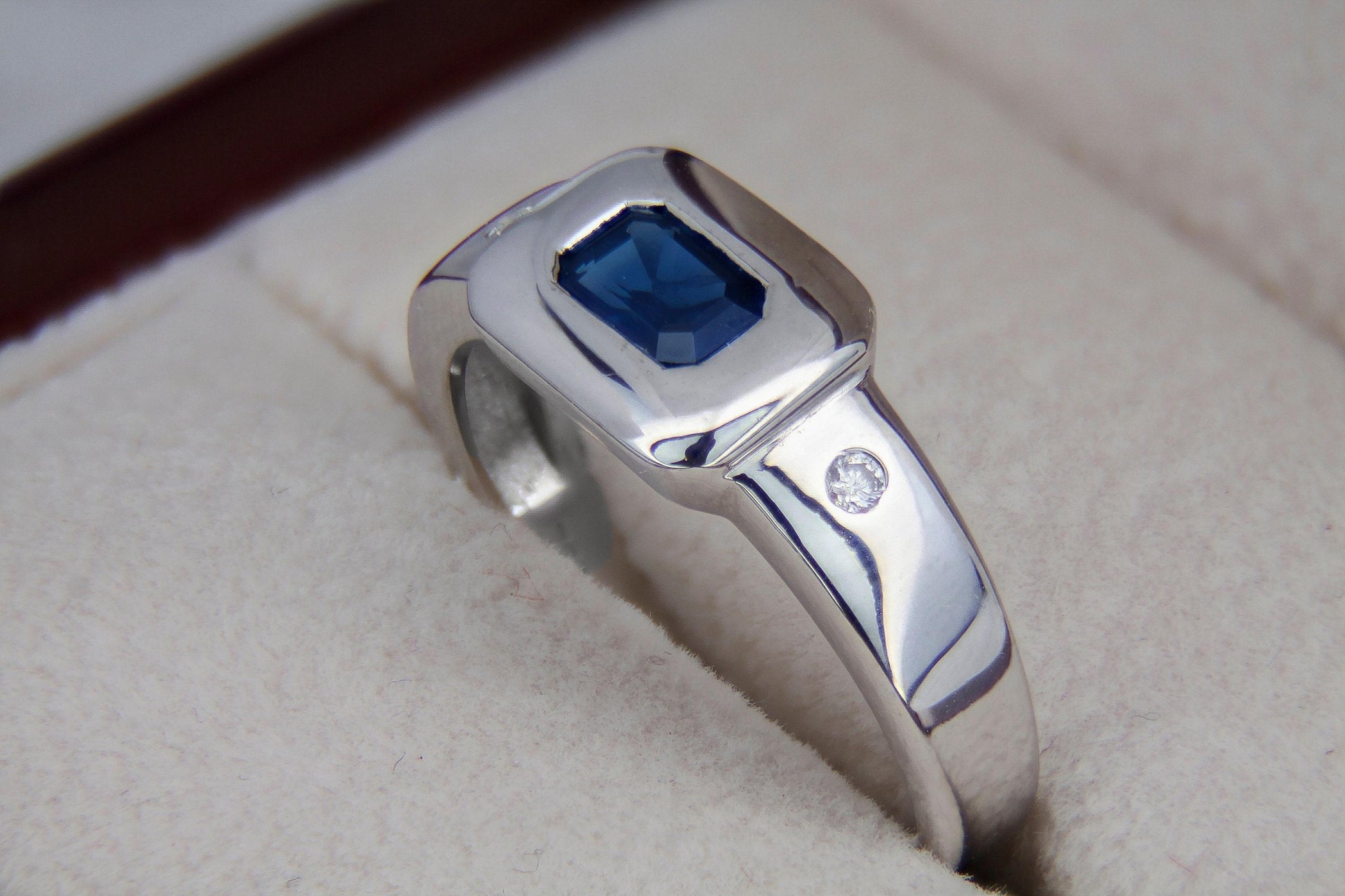 Blue and white sapphires 14k gold ring