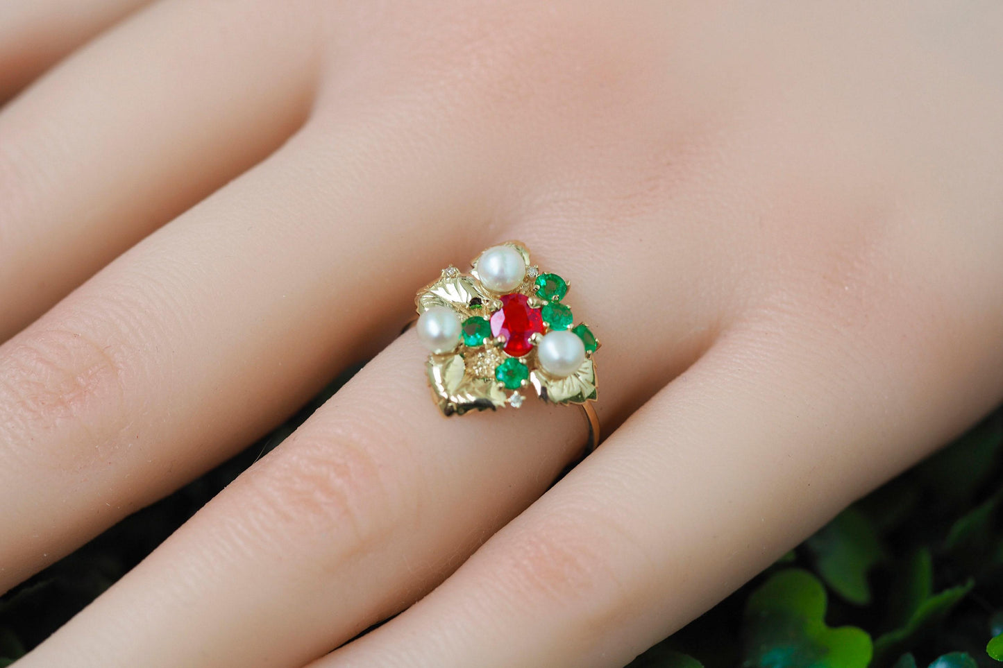 Sapphire flower 14k gold ring
