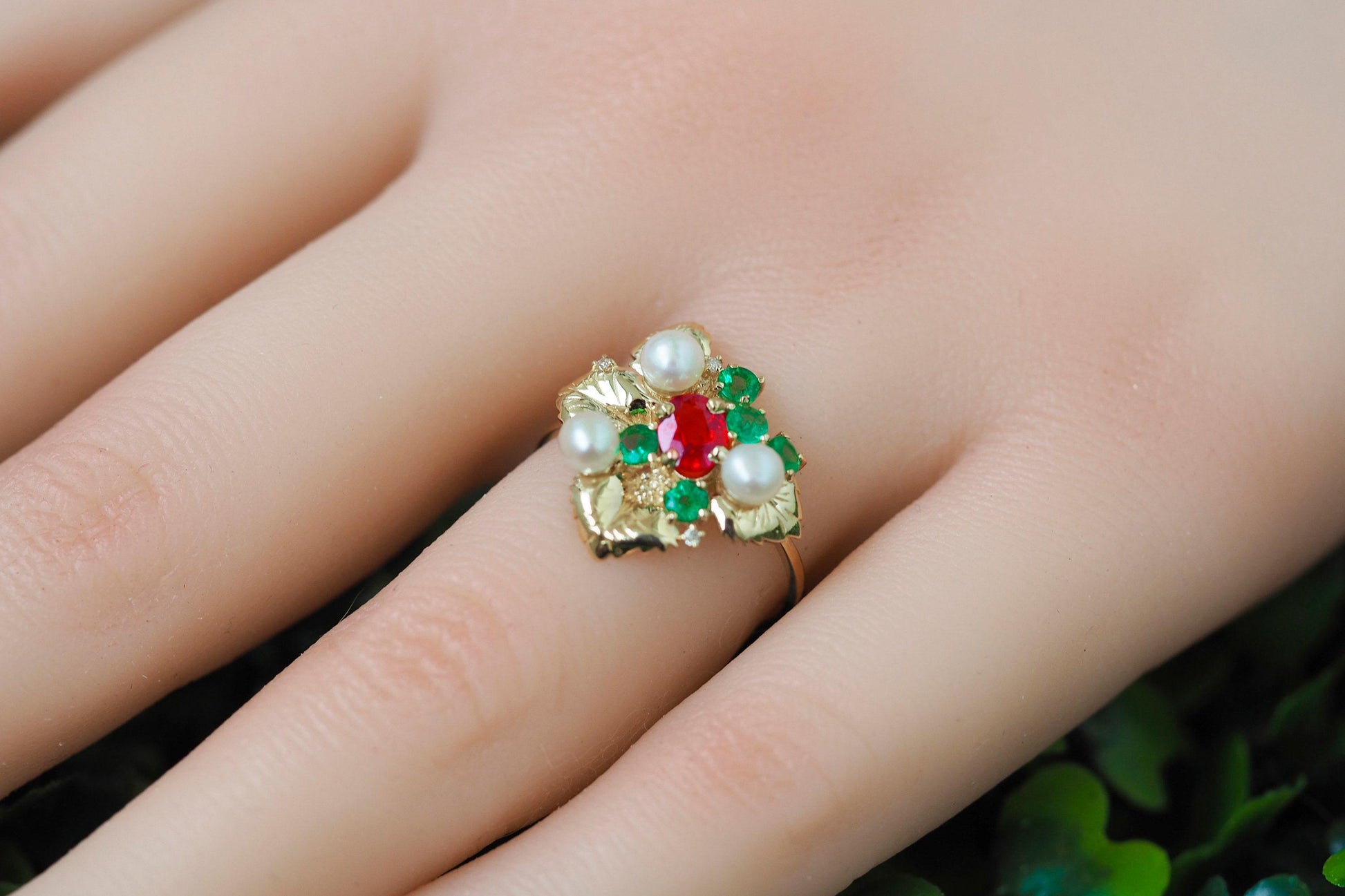 Sapphire flower 14k gold ring