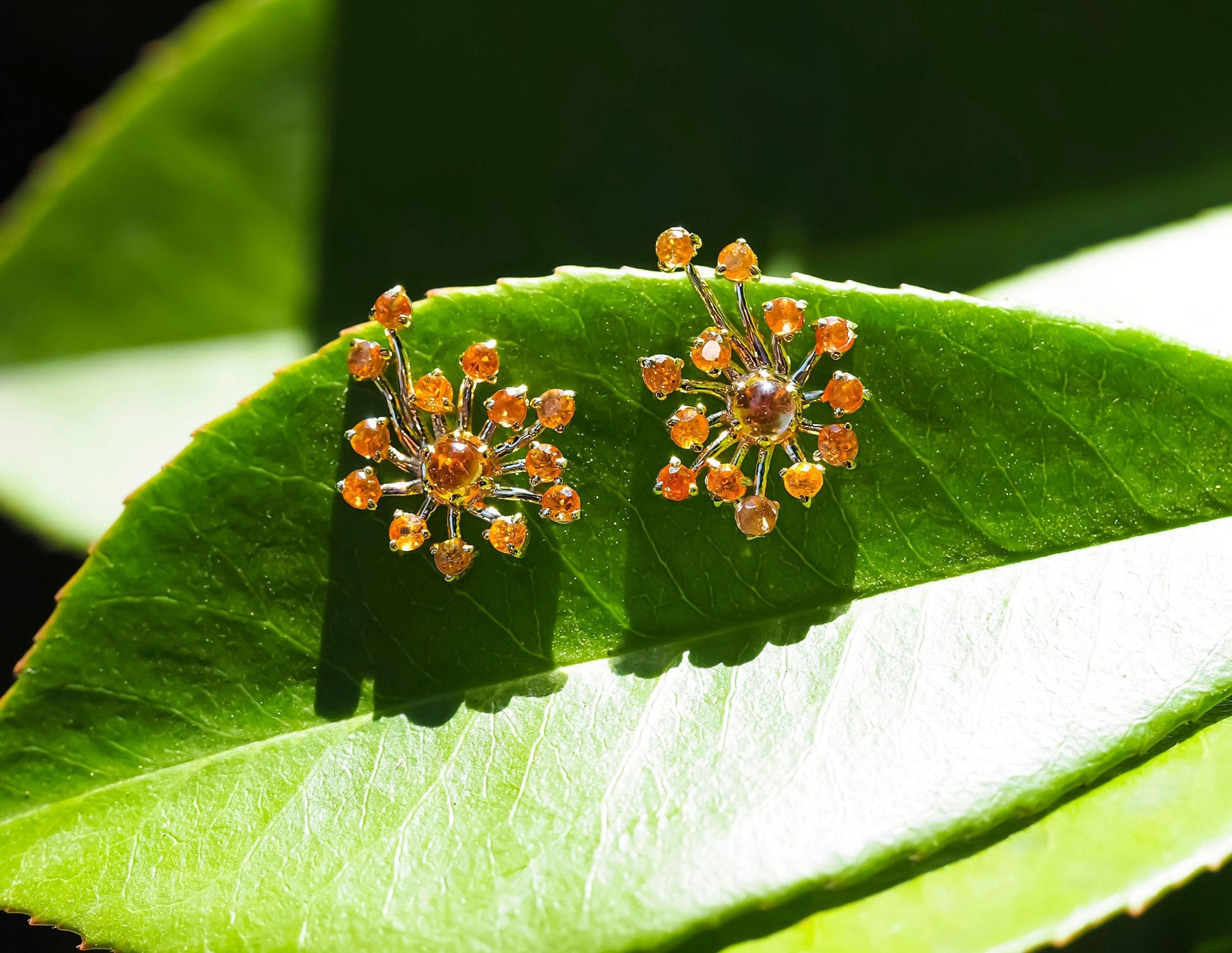 Dandelion 14k earrings Studs with sapphires