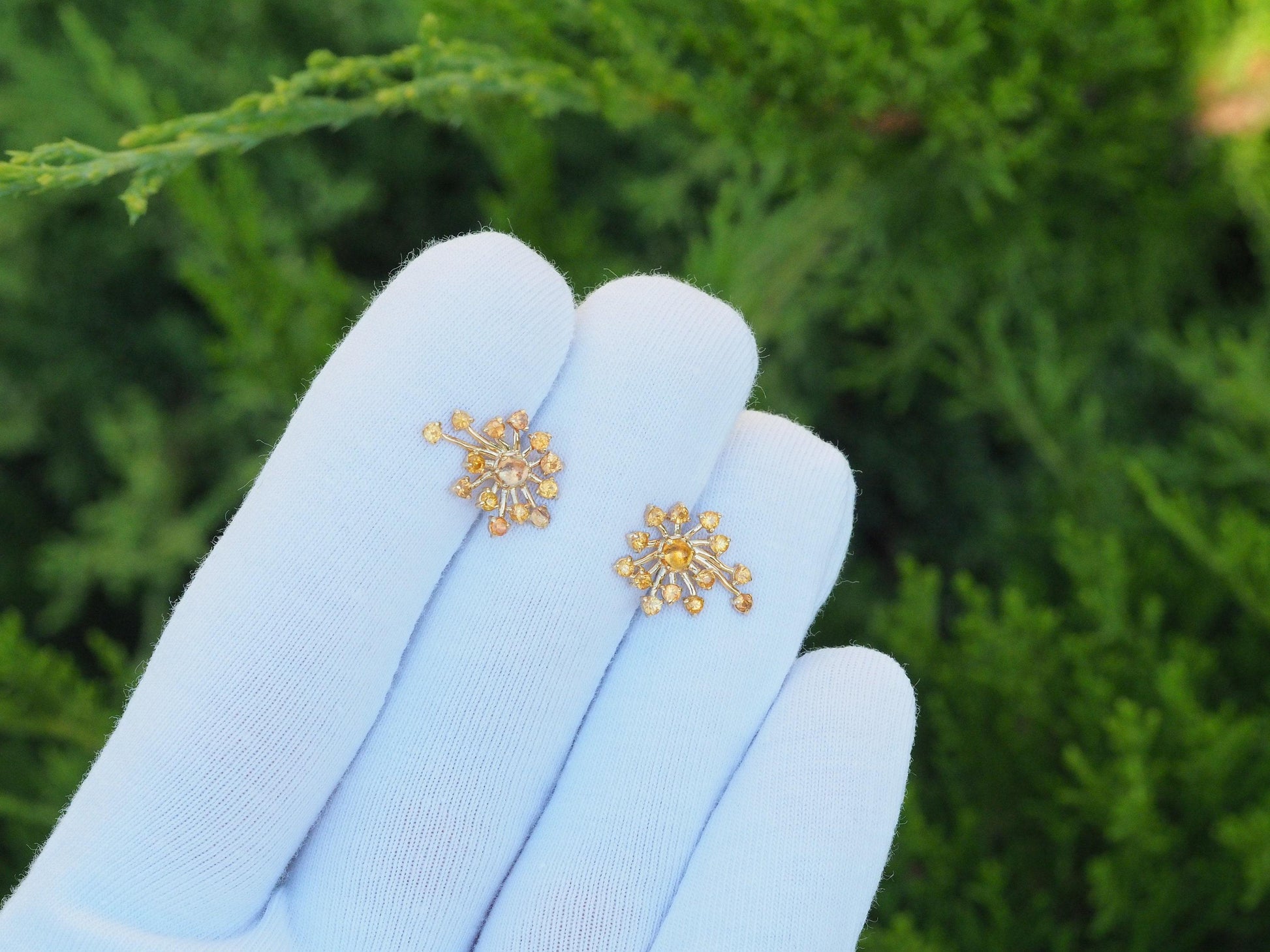 Dandelion 14k earrings Studs with sapphires