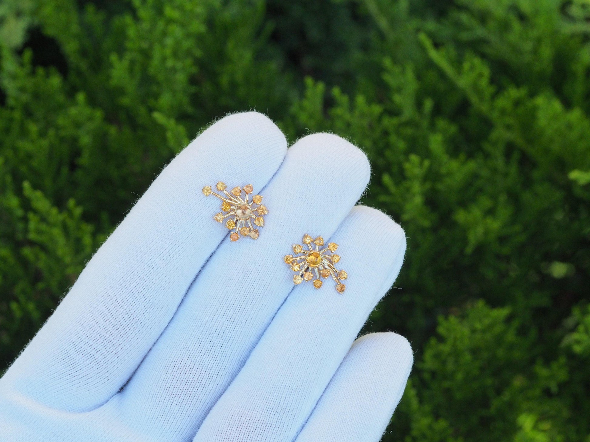 Dandelion 14k earrings Studs with sapphires