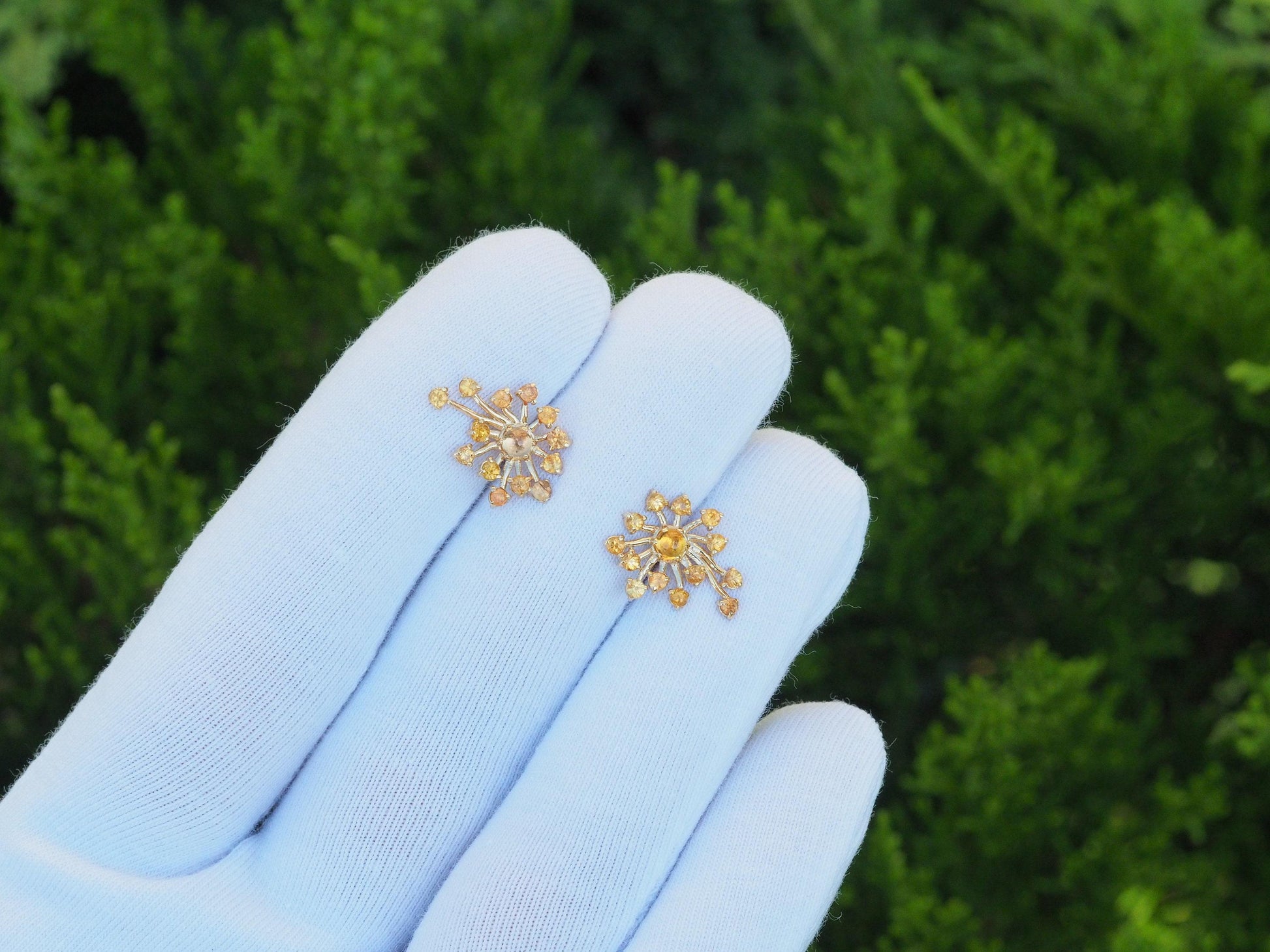 Dandelion 14k earrings Studs with sapphires