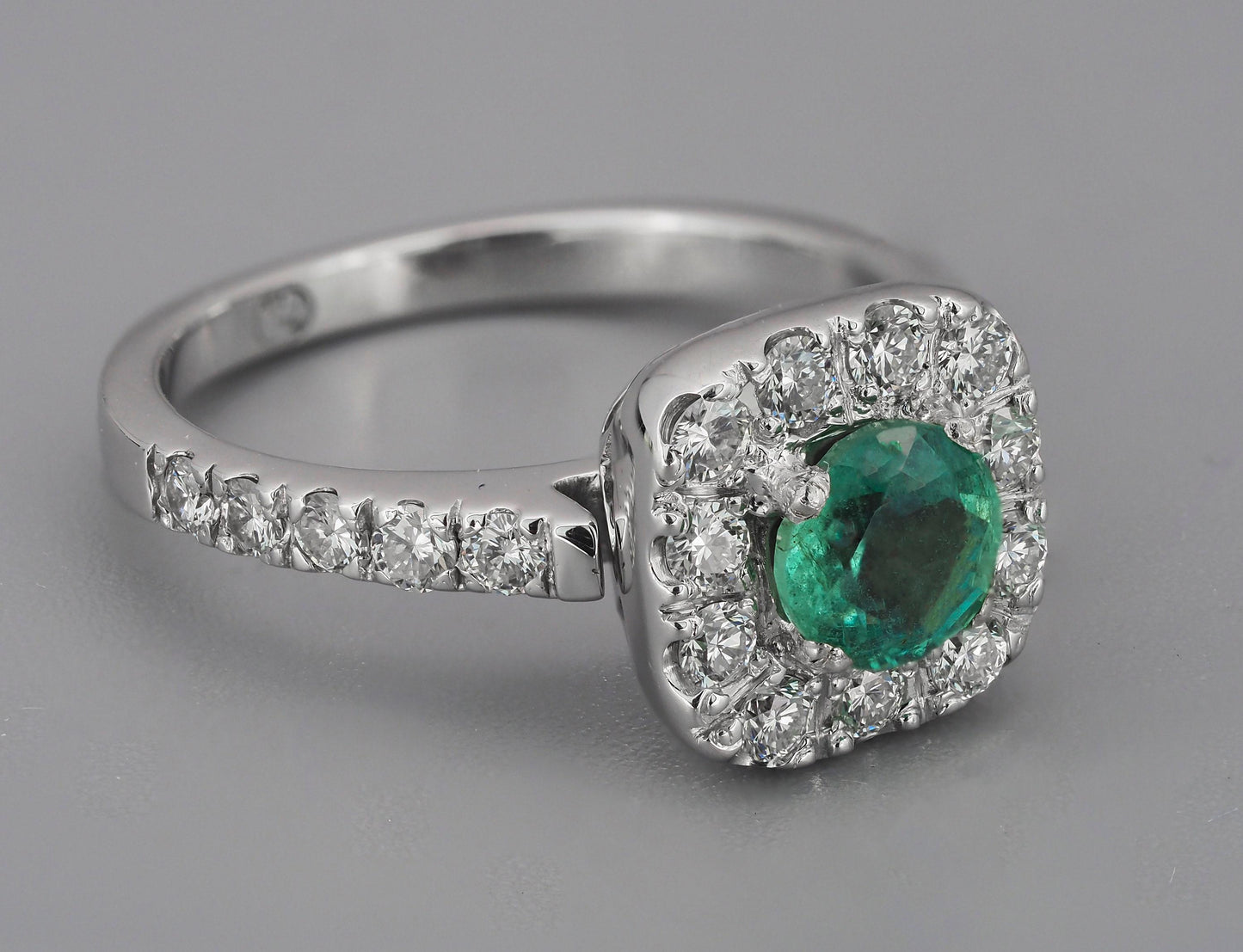 Diamond Halo emerald 14k gold ring